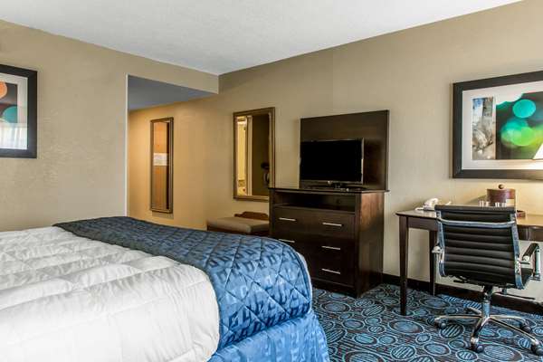 Suite - Clarion Inn New London - I-95, Exits 82A & 83