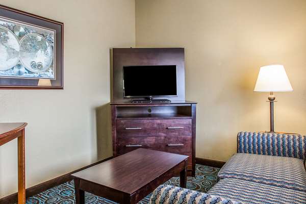 Suite - Clarion Inn New London - I-95, Exits 82A & 83
