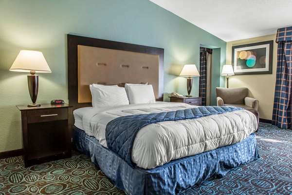 Suite - Clarion Inn New London - I-95, Exits 82A & 83