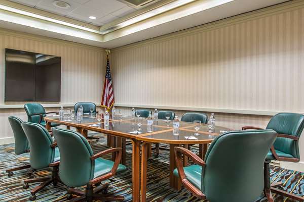  - Clarion Inn New London - I-95, Exits 82A & 83