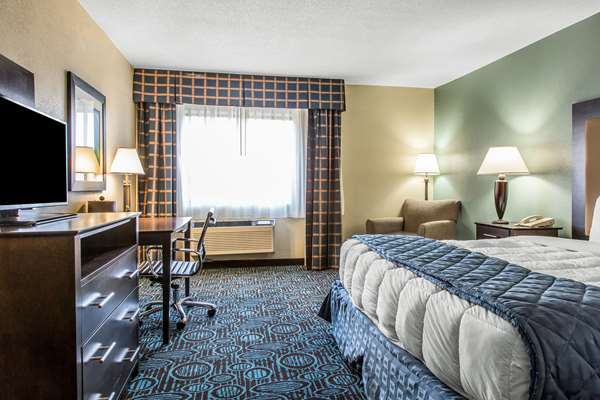 Suite - Clarion Inn New London - I-95, Exits 82A & 83