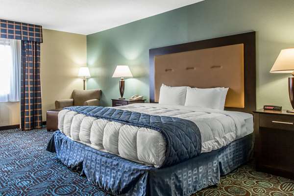 Suite - Clarion Inn New London - I-95, Exits 82A & 83