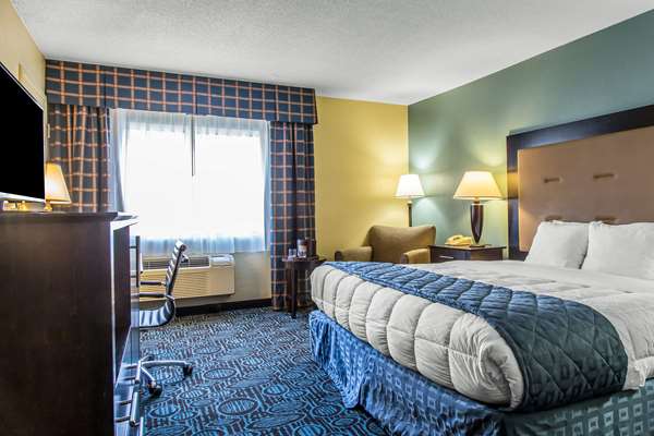  - Clarion Inn New London - I-95, Exits 82A & 83
