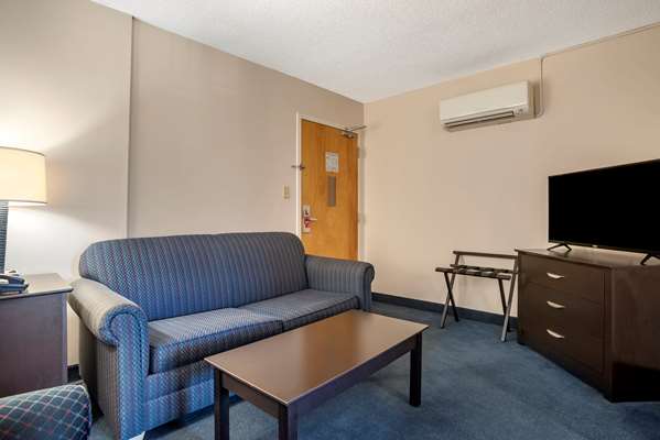 Suite - Econo Lodge Inn & Suites Rehoboth Beach