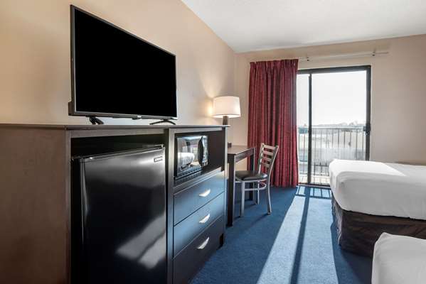  - Econo Lodge Inn & Suites Rehoboth Beach