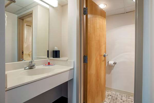  - Econo Lodge Inn & Suites Rehoboth Beach