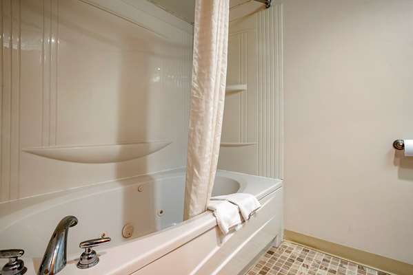 Suite - Econo Lodge Inn & Suites Rehoboth Beach