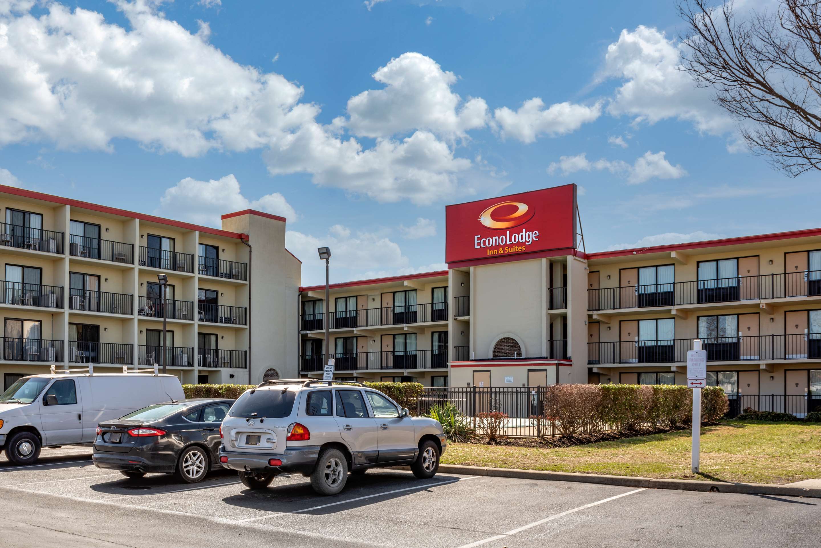 Hotel exterior | Econo Lodge Inn & Suites - Rehoboth Beach