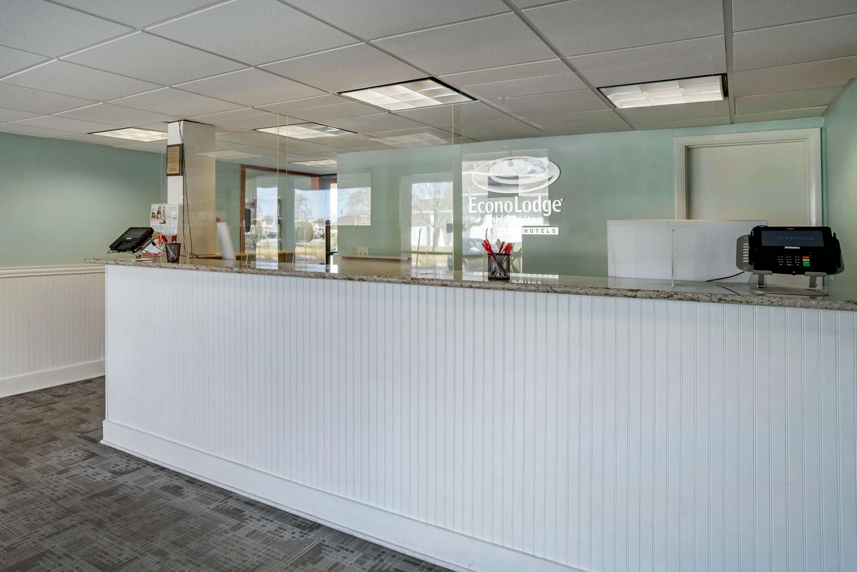 Hotel lobby | Econo Lodge Inn & Suites - Rehoboth Beach