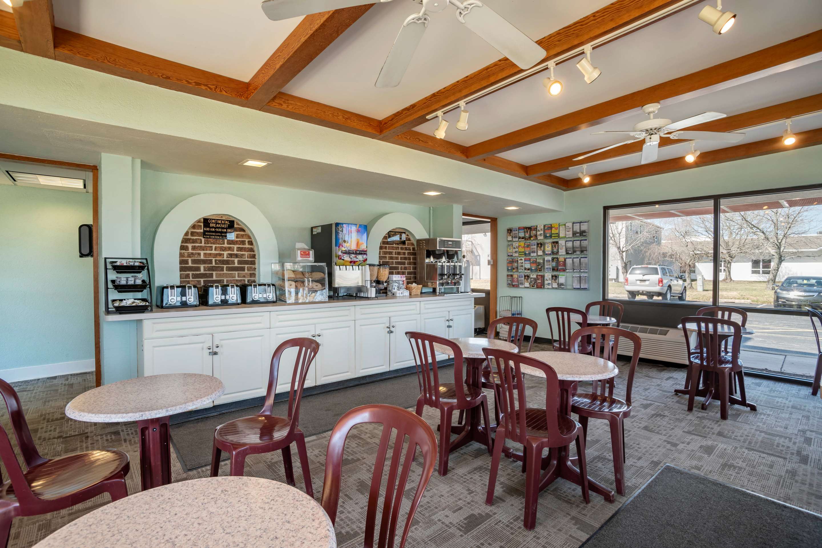 Enjoy breakfast in this seating area | Econo Lodge Inn & Suites - Rehoboth Beach