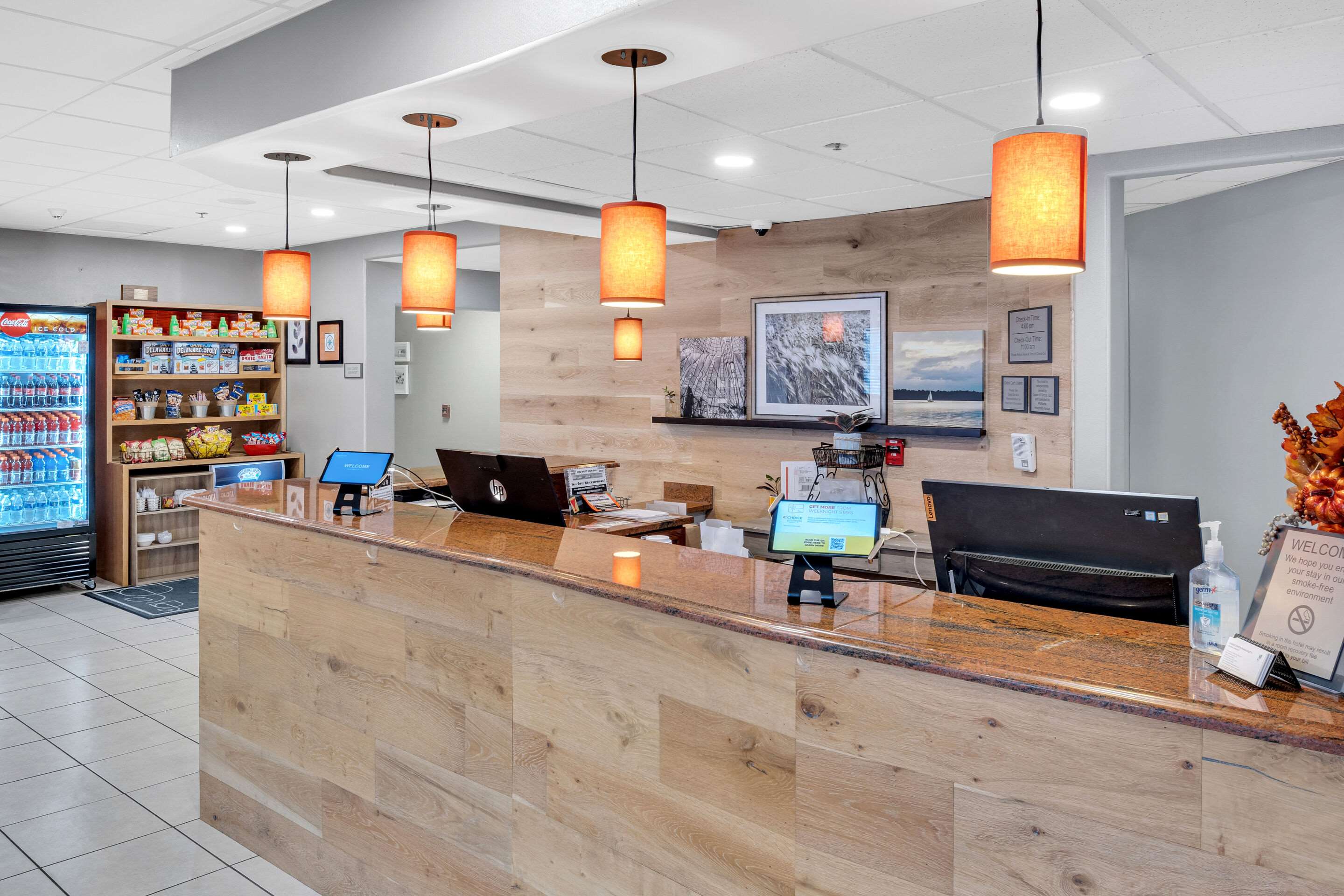 Lobby with sitting area | Country Inn & Suites by Radisson Rehoboth Beach - Dewey