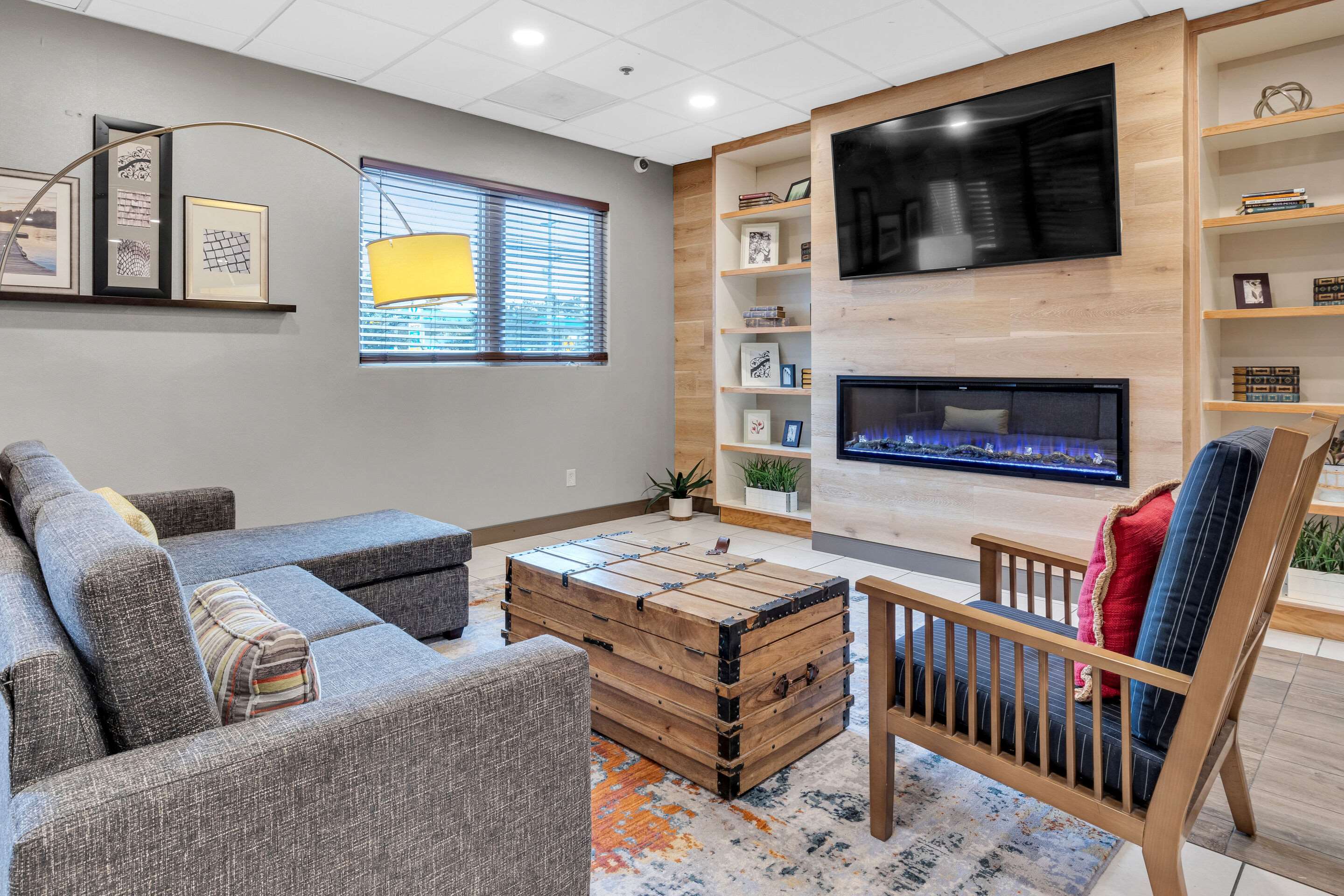 Lobby with sitting area | Country Inn & Suites by Radisson Rehoboth Beach - Dewey