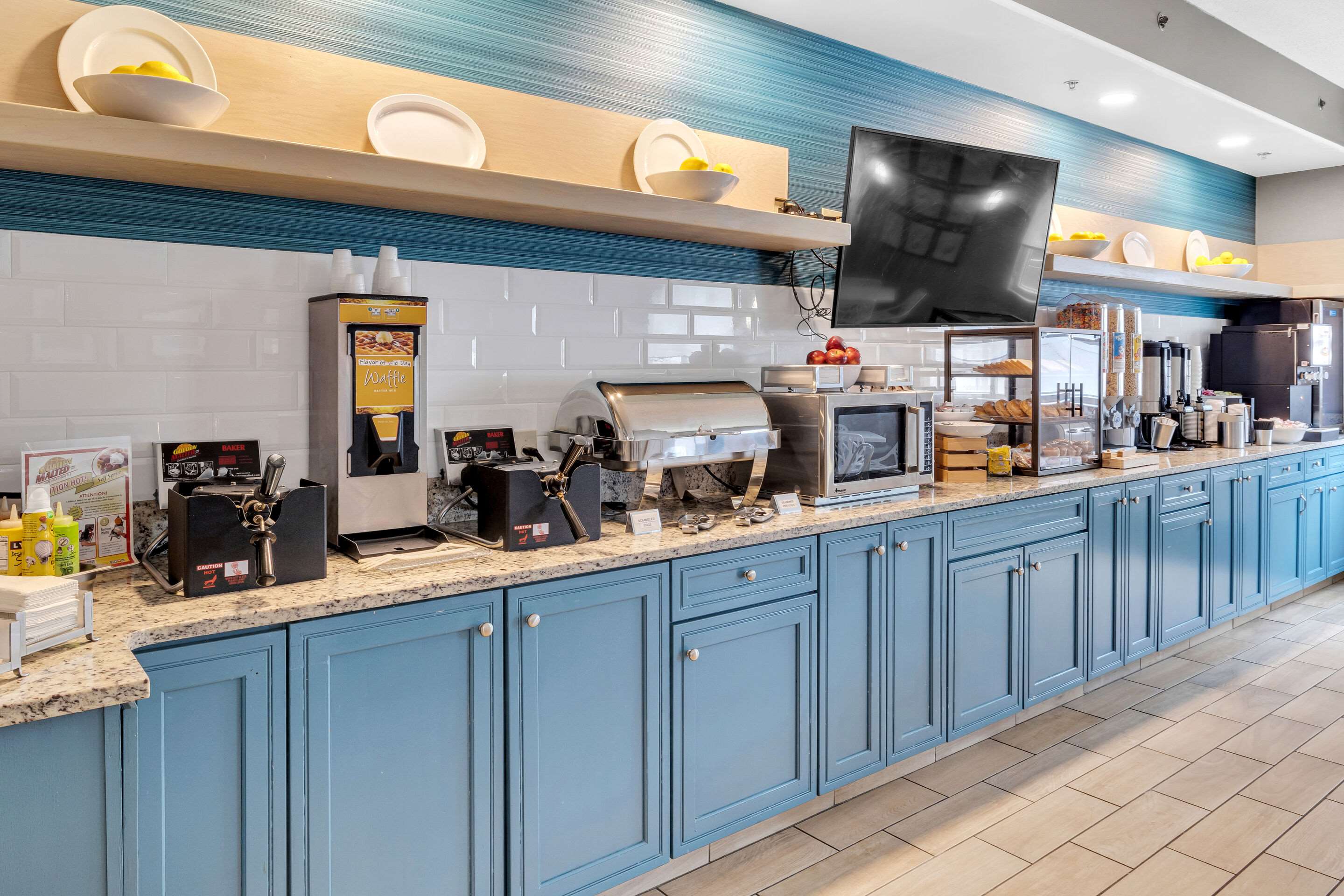 Breakfast area | Country Inn & Suites by Radisson Rehoboth Beach - Dewey
