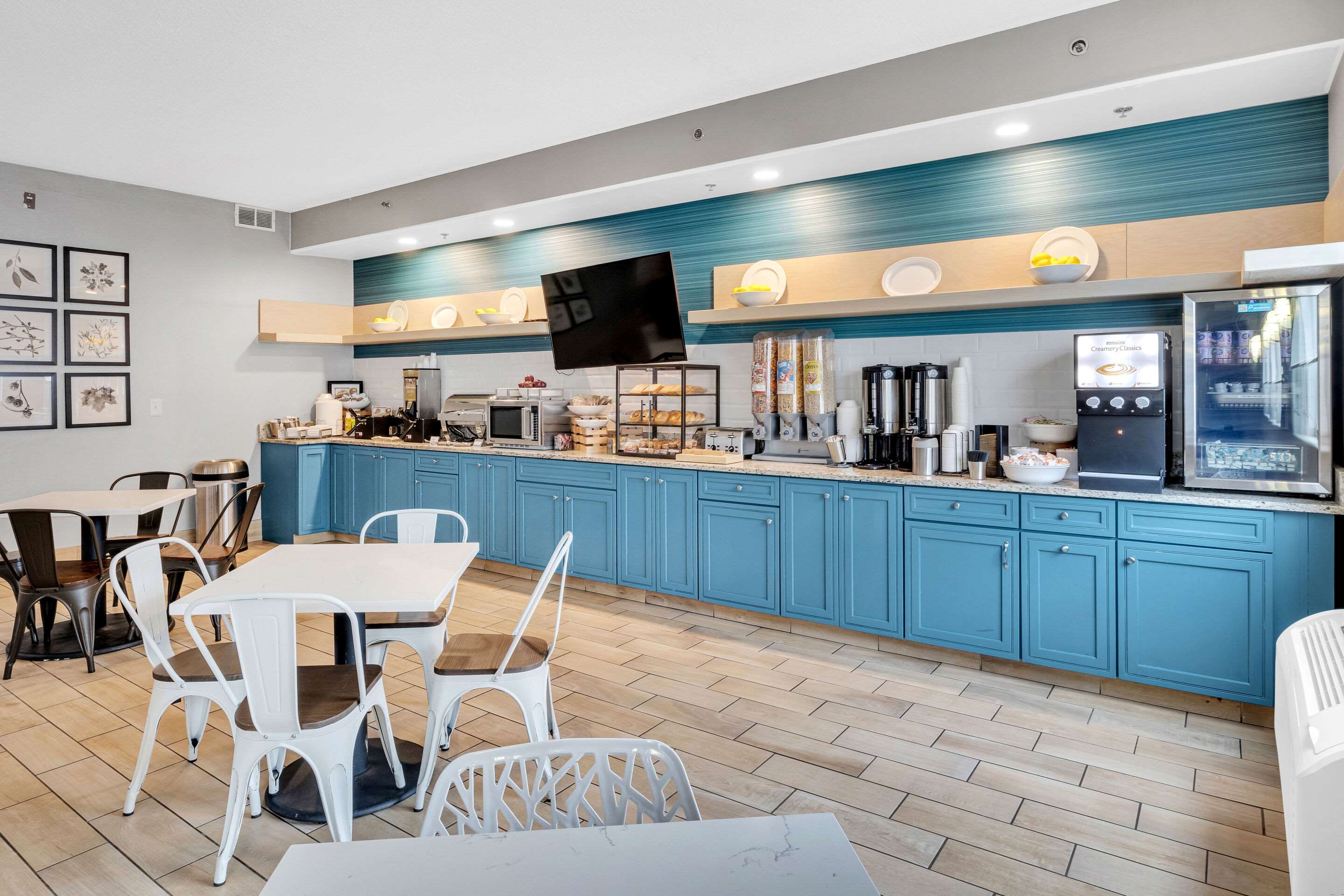 Breakfast area | Country Inn & Suites by Radisson Rehoboth Beach - Dewey