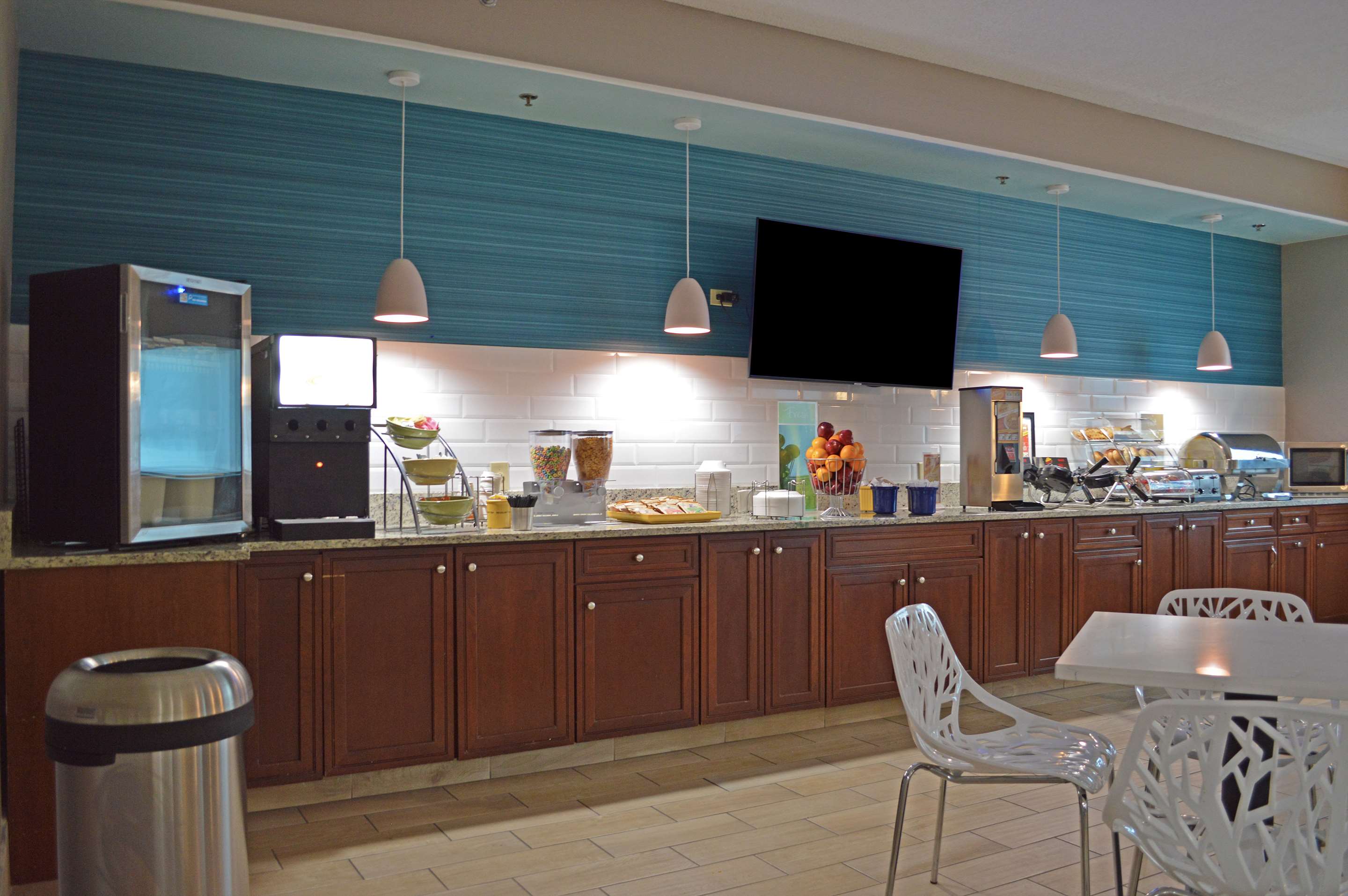 Breakfast area | Country Inn & Suites by Radisson Rehoboth Beach - Dewey
