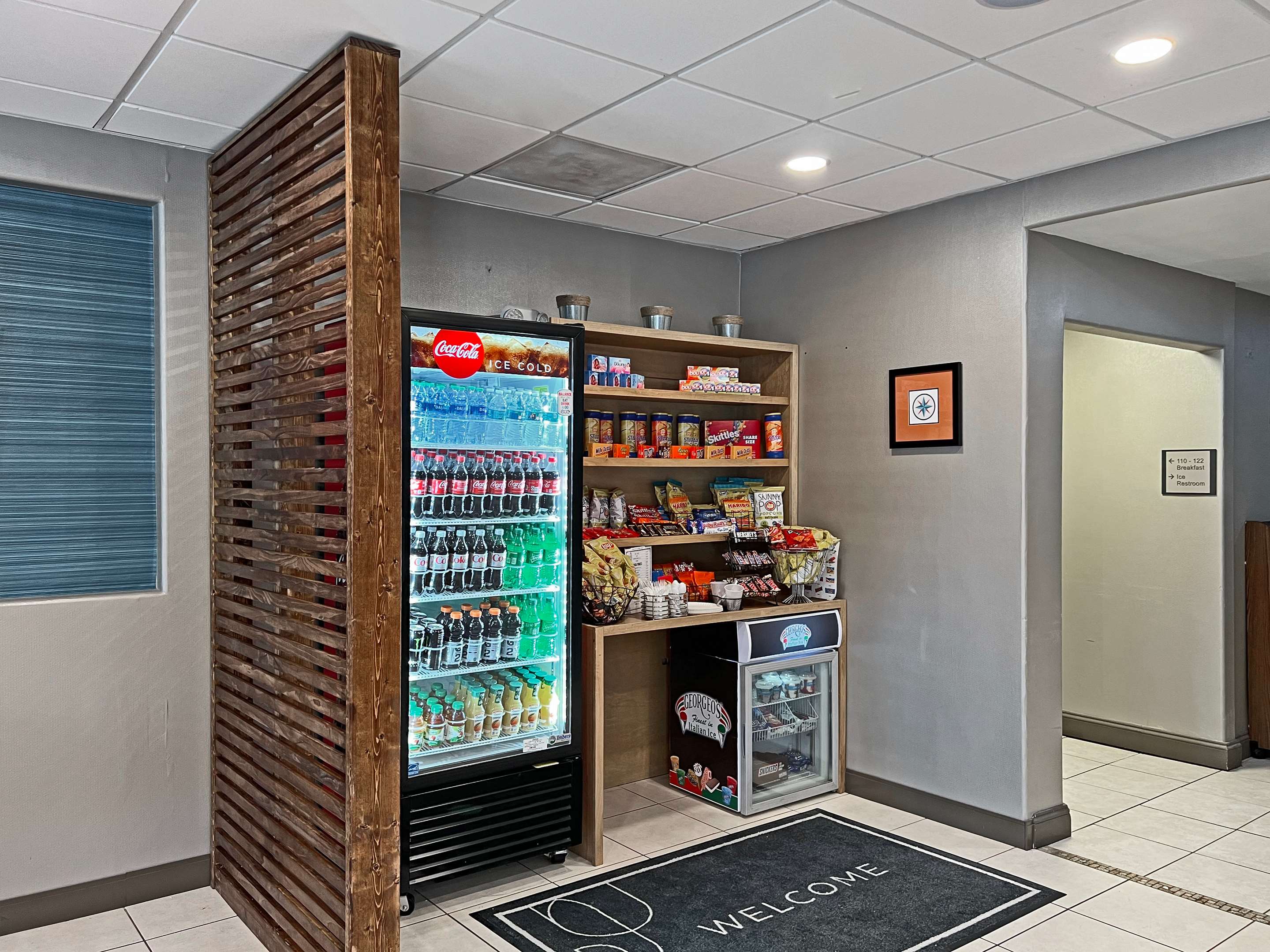 Hotel vending area | Country Inn & Suites by Radisson Rehoboth Beach - Dewey
