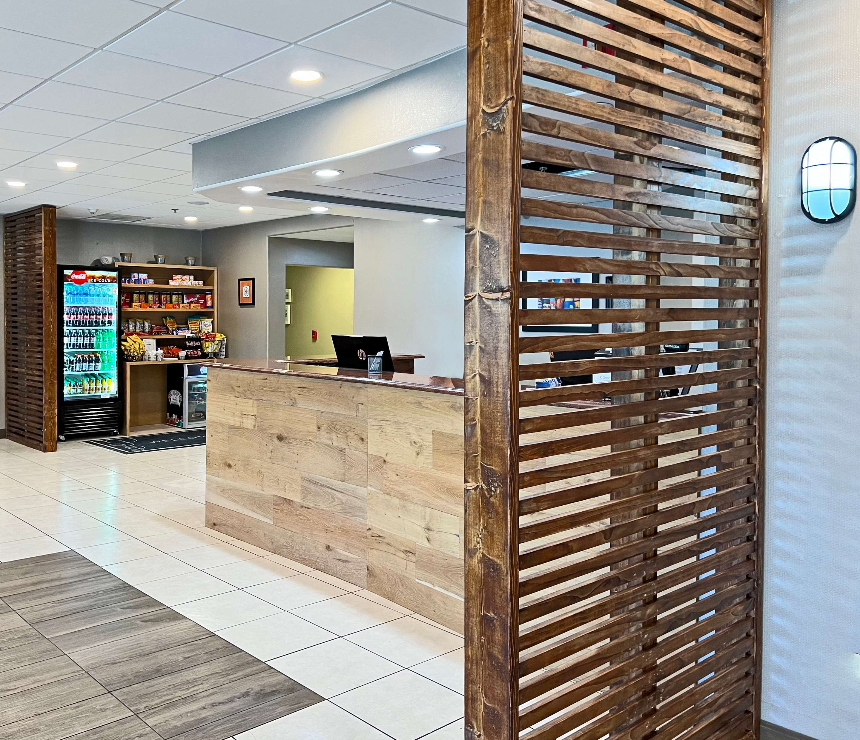 Front desk | Country Inn & Suites by Radisson Rehoboth Beach - Dewey