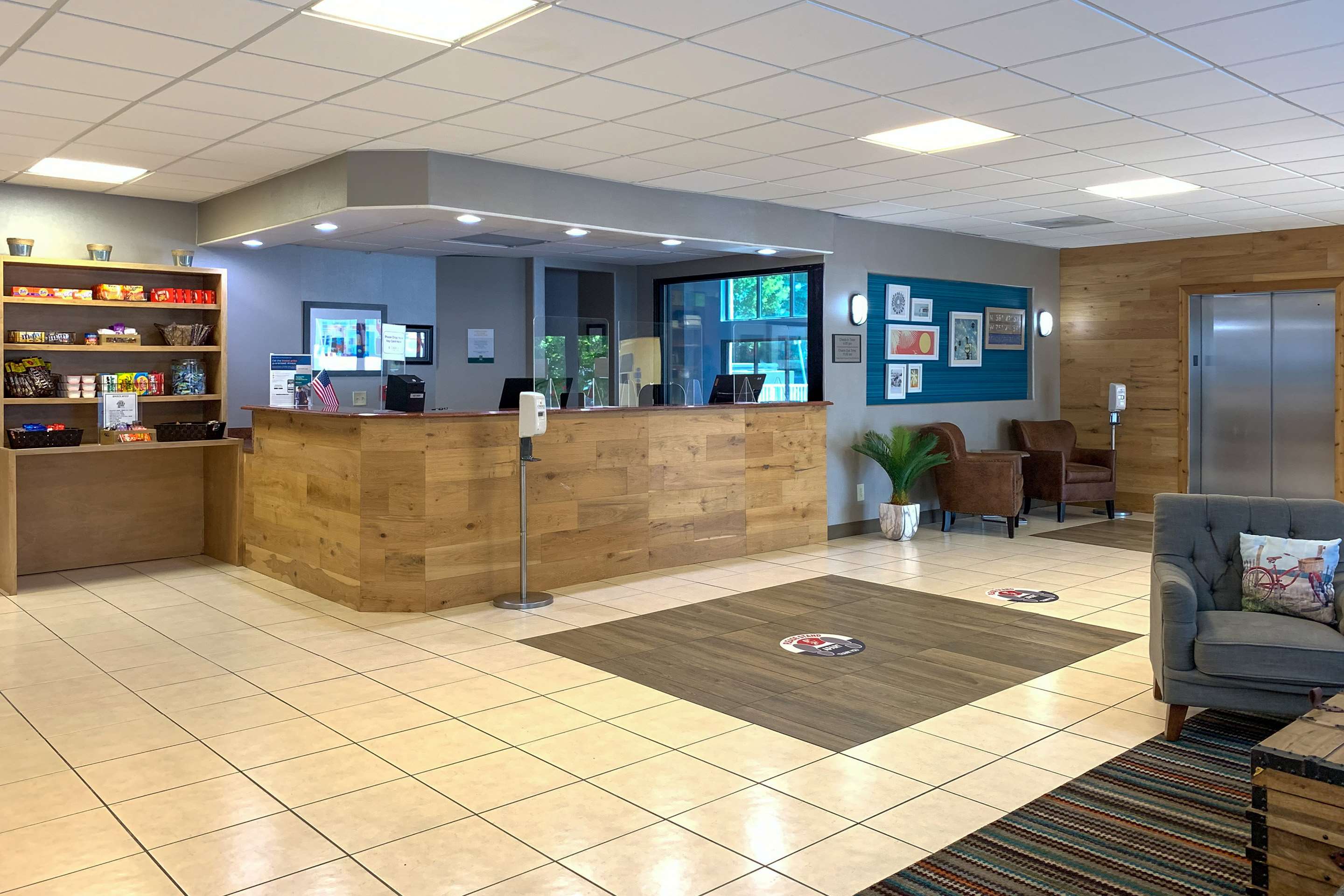 Front desk | Country Inn & Suites by Radisson Rehoboth Beach - Dewey