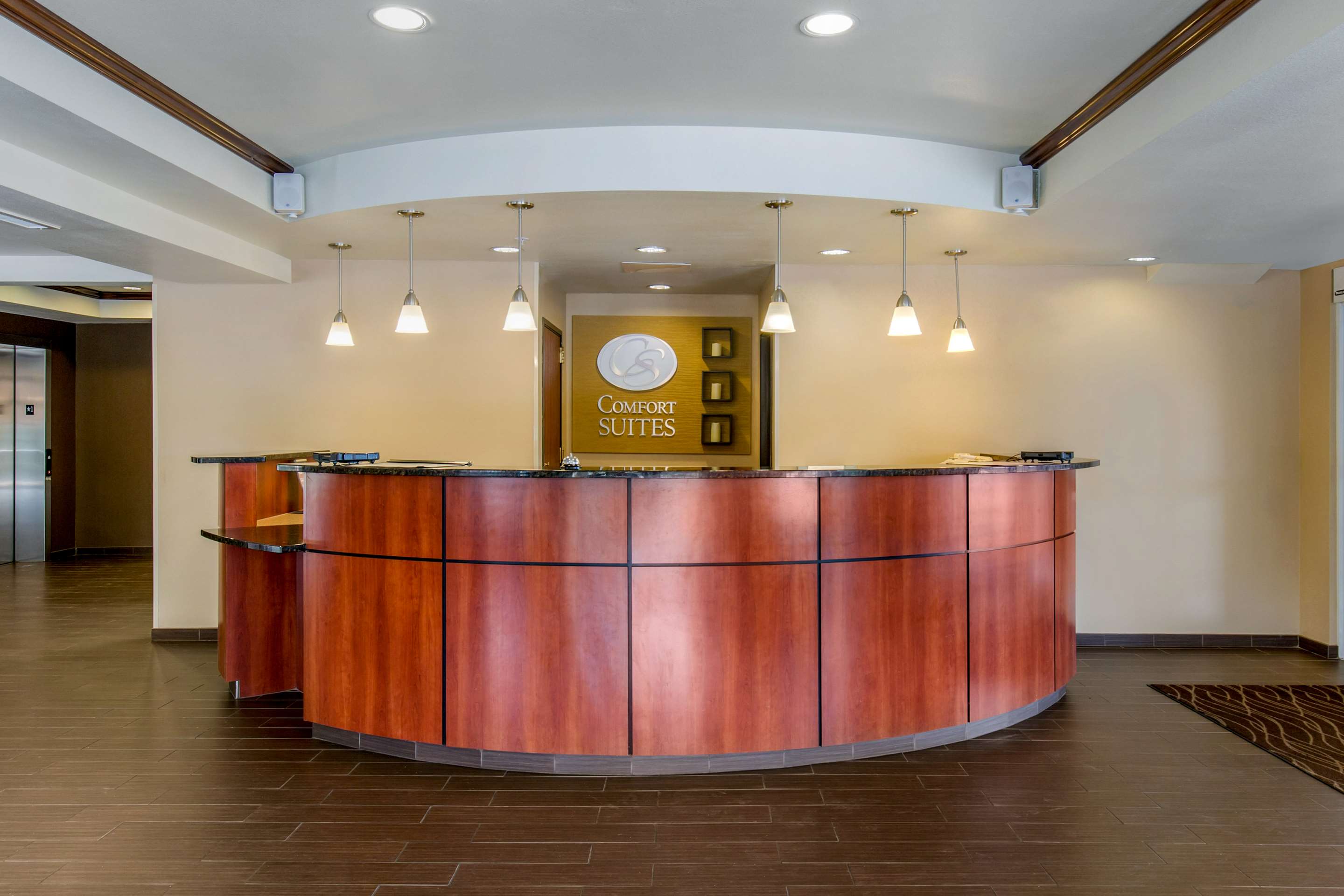 Front desk | Comfort Suites Seaford