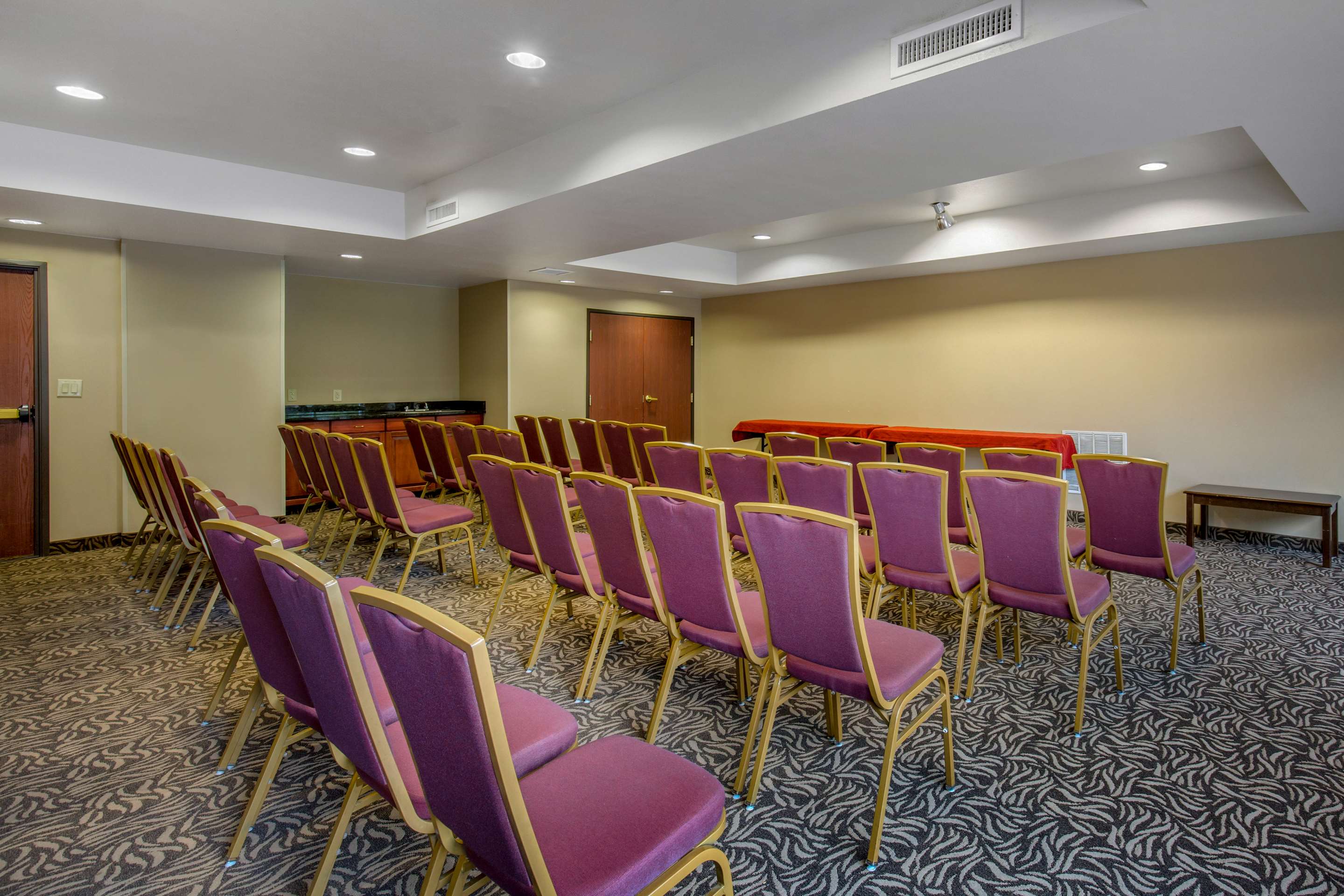 Meeting room | Comfort Suites Seaford
