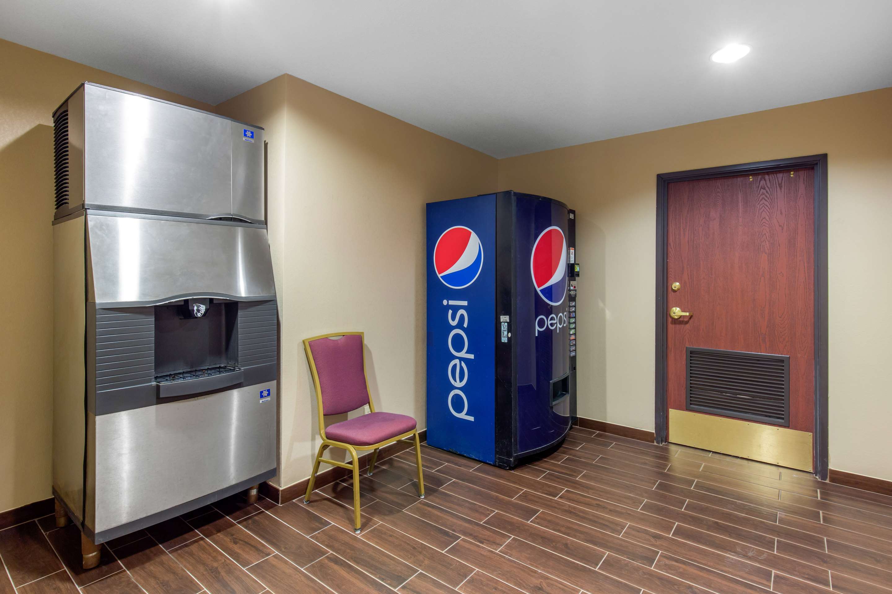 Hotel vending area | Comfort Suites Seaford