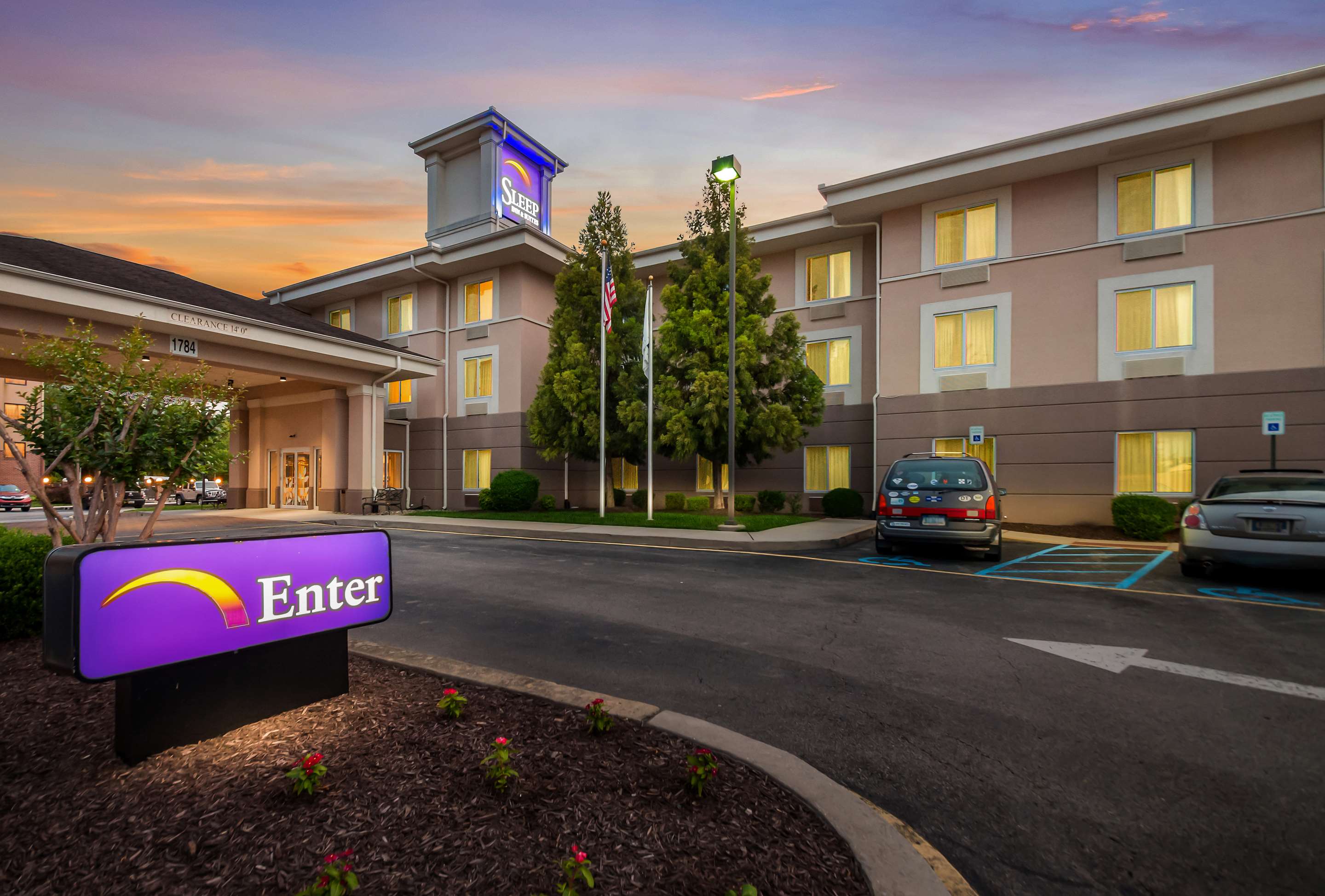 Hotel at night | Sleep Inn And Suites