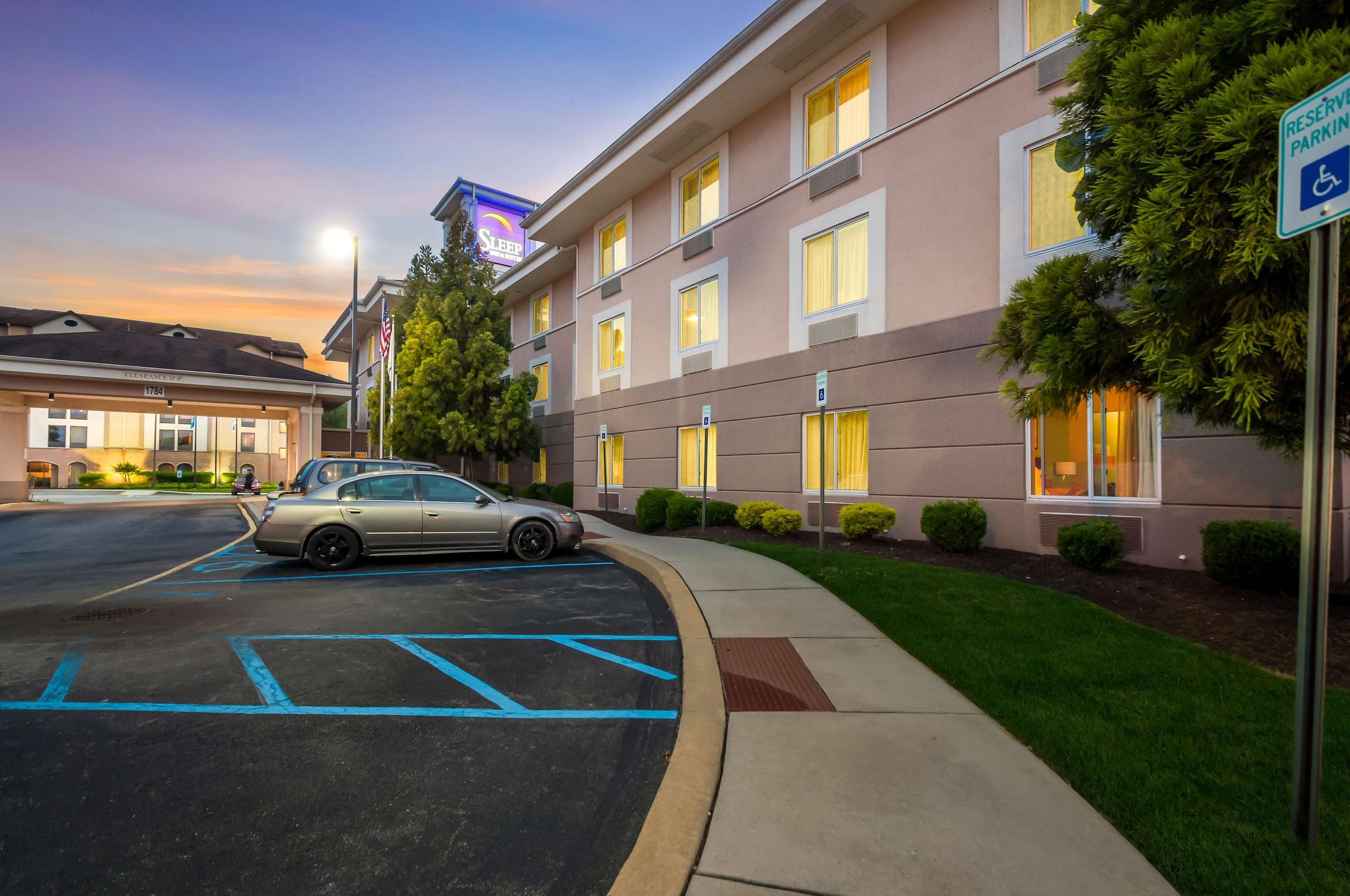 Hotel at night | Sleep Inn And Suites