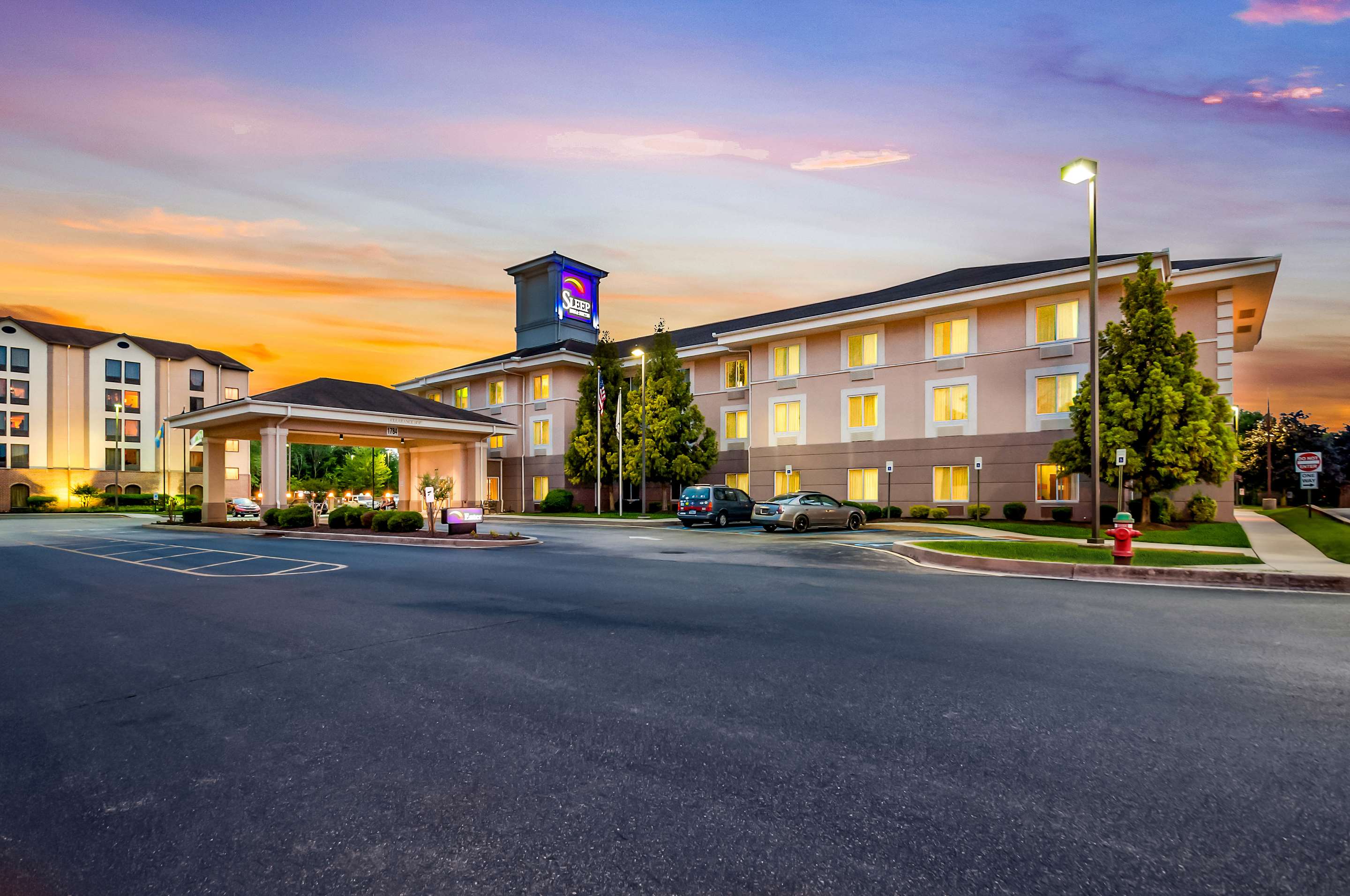 Hotel at night | Sleep Inn And Suites