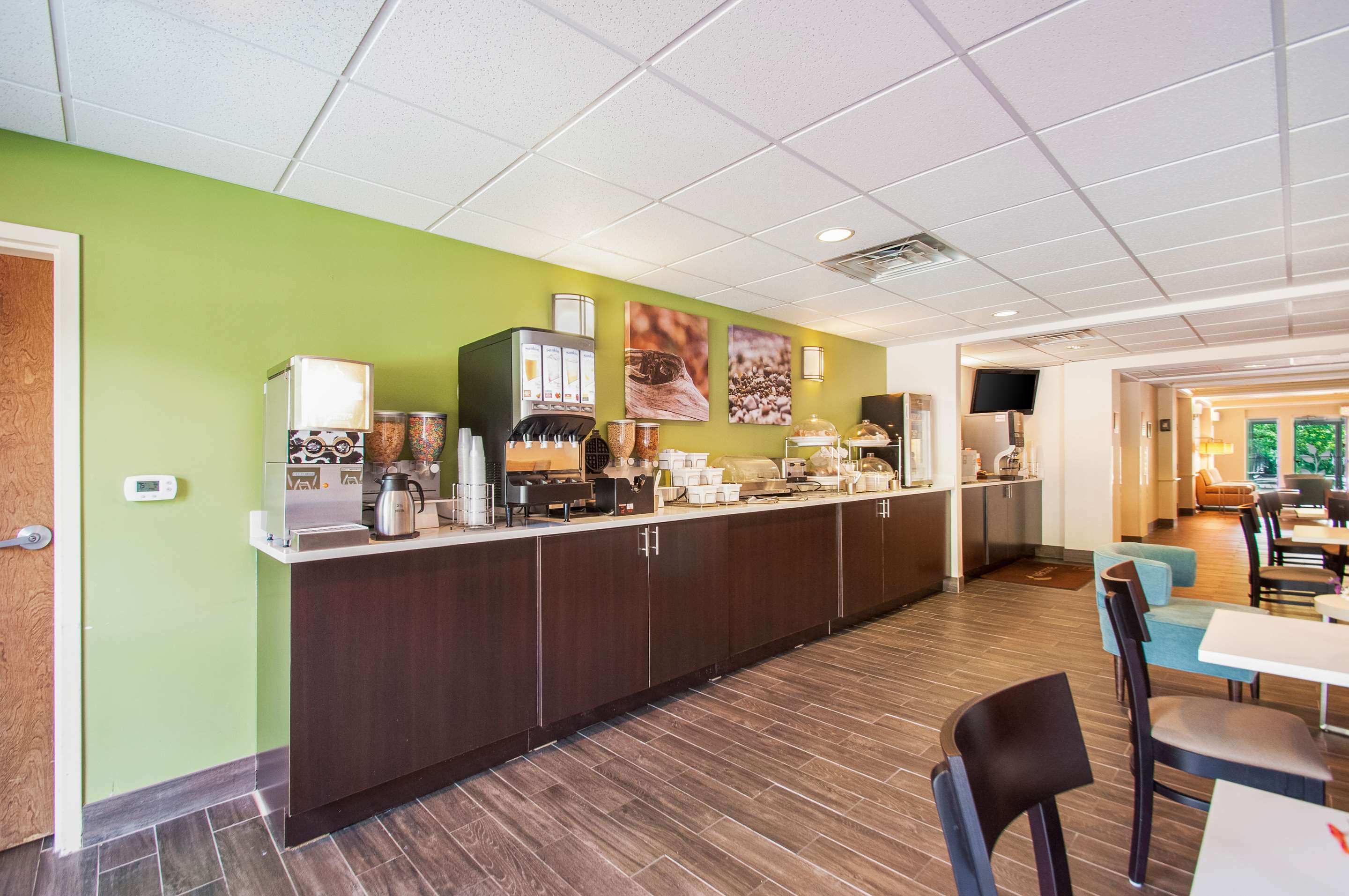 Breakfast area | Sleep Inn And Suites