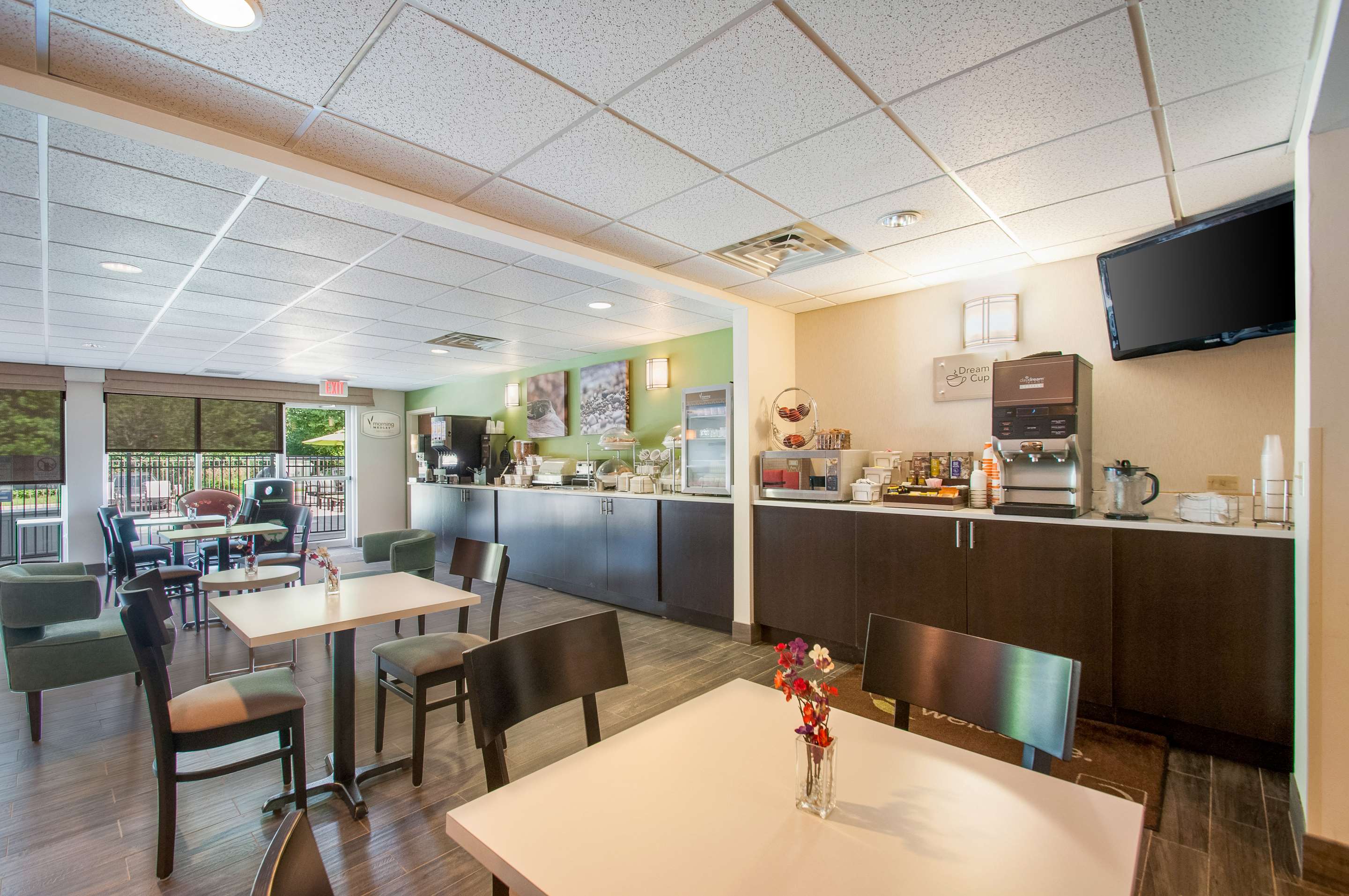 Breakfast area | Sleep Inn And Suites