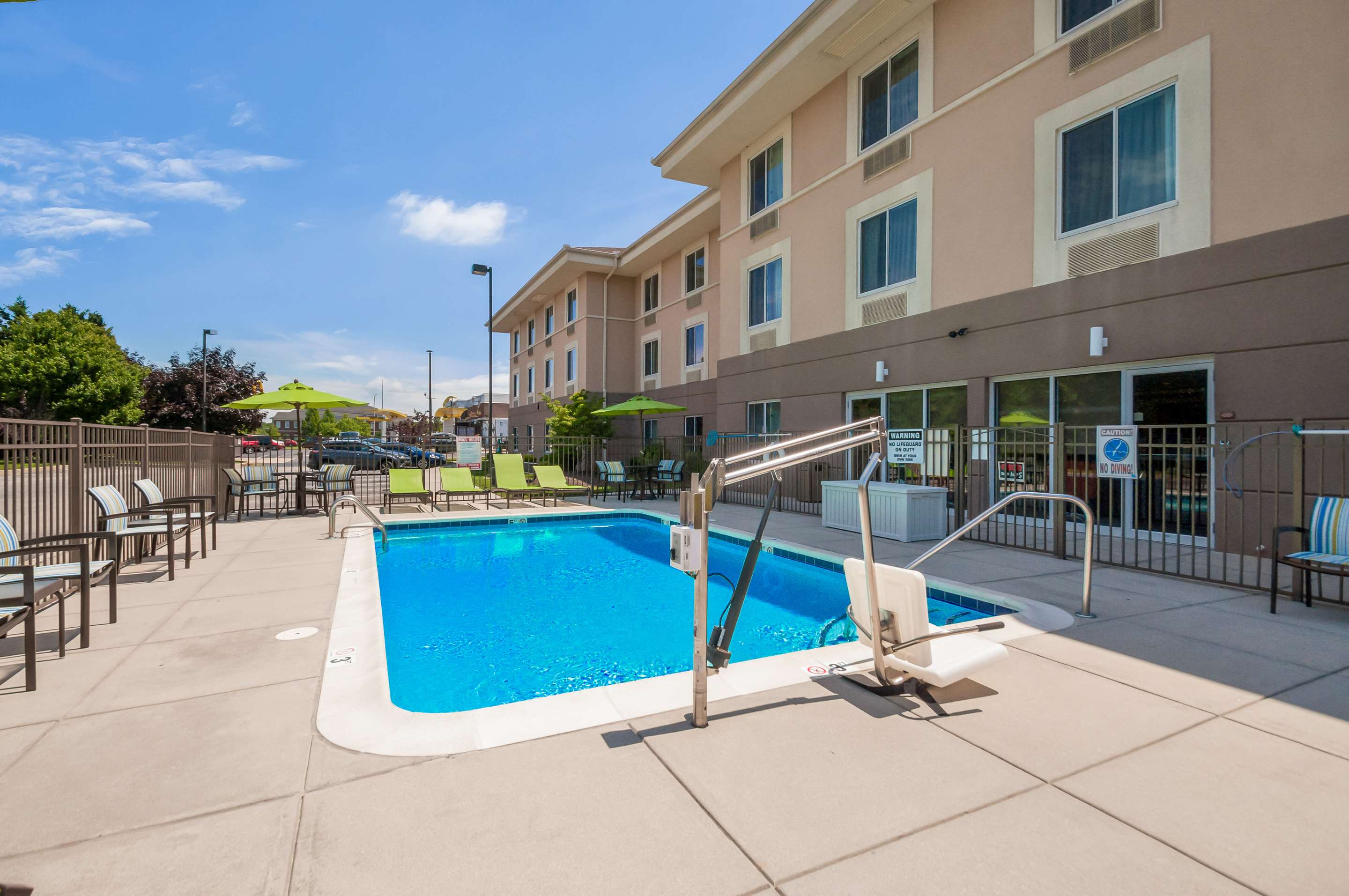 Outdoor pool | Sleep Inn And Suites
