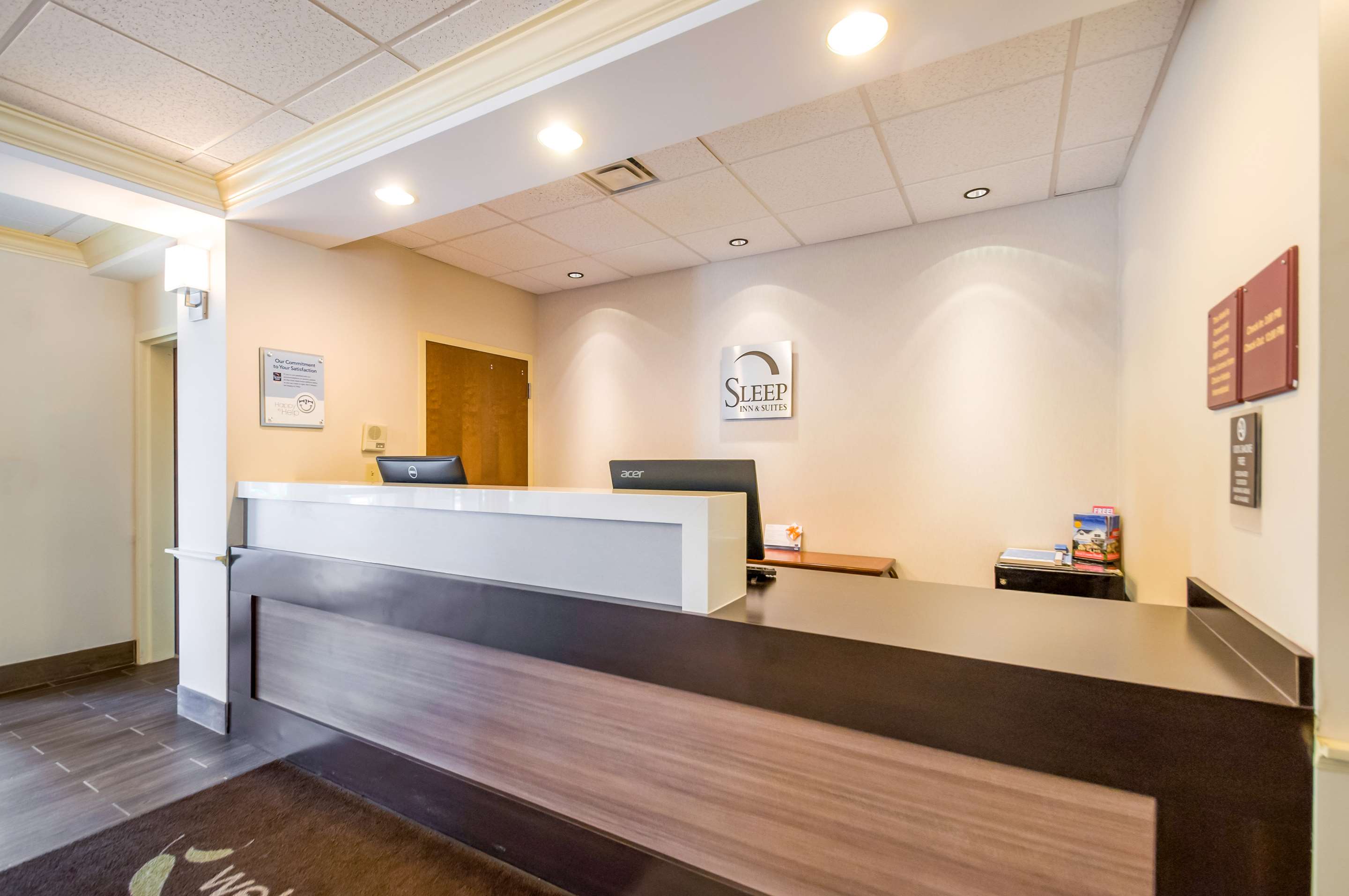 Front desk | Sleep Inn And Suites