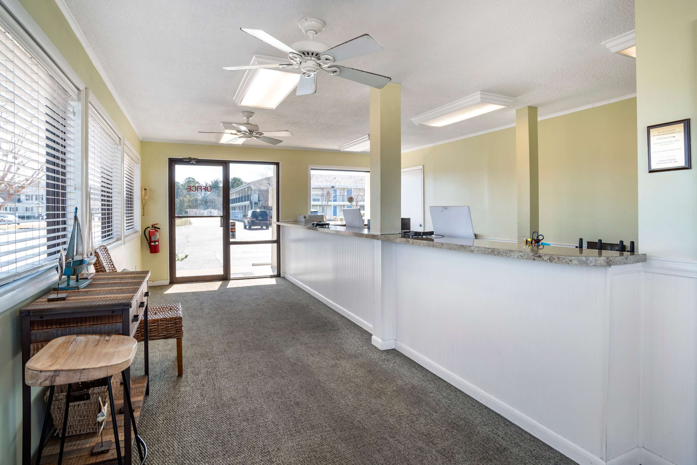 Front desk | Rodeway Inn & Suites - Rehoboth Beach