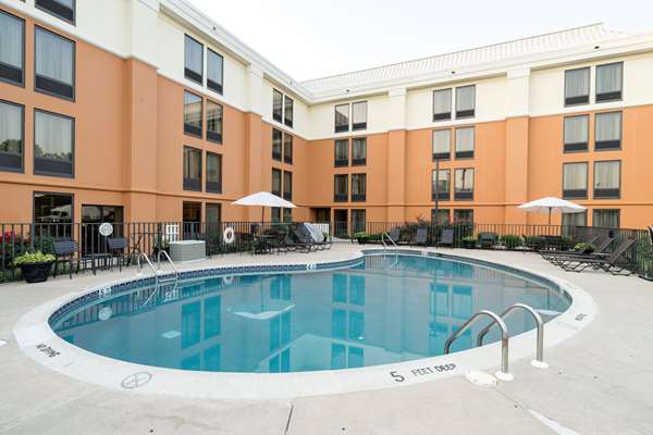 Pool - Comfort Inn & Suites Newark - I-95, Exit 3