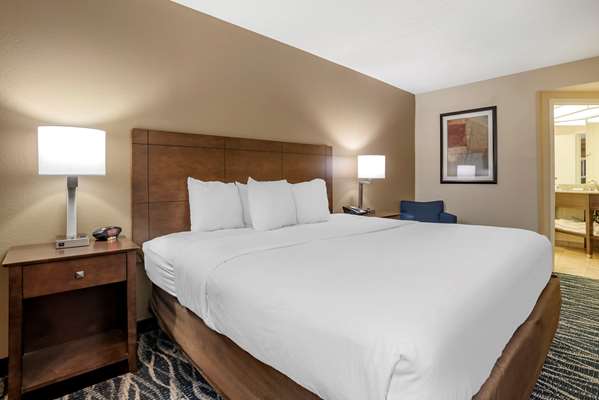  - Comfort Inn & Suites Newark - I-95, Exit 3
