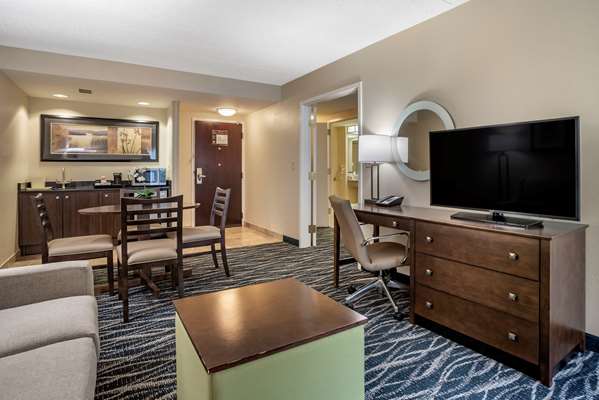 Suite - Comfort Inn & Suites Newark - I-95, Exit 3