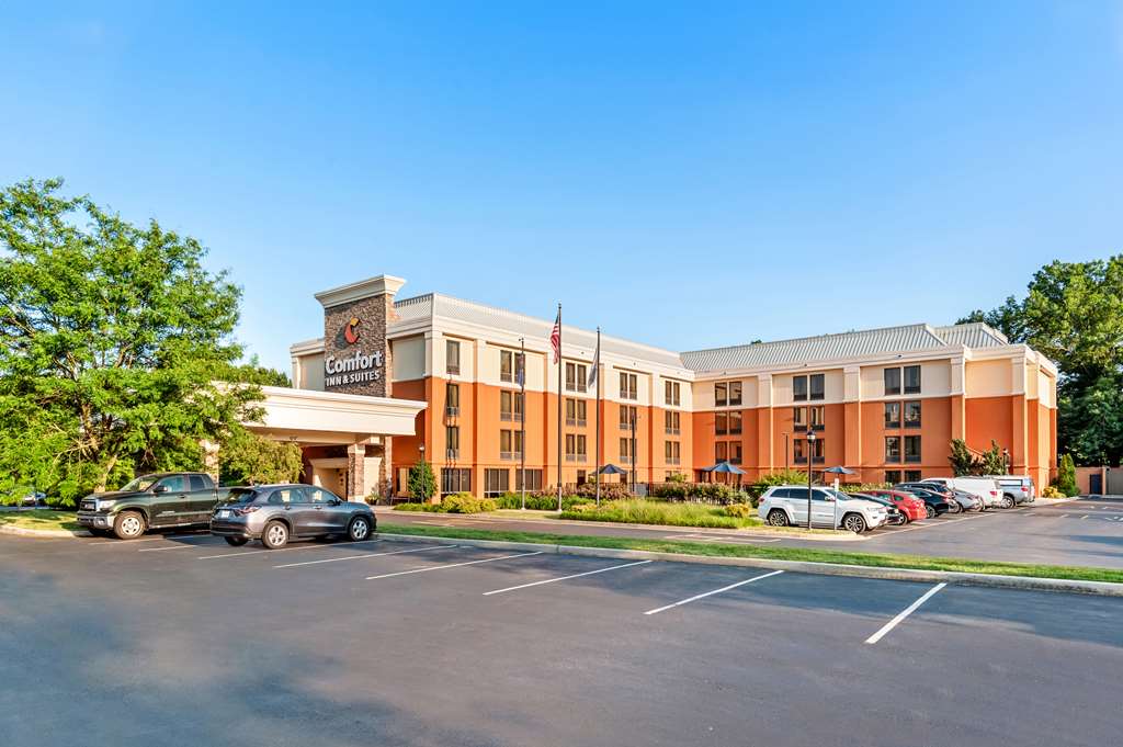 Comfort Inn & Suites Newark