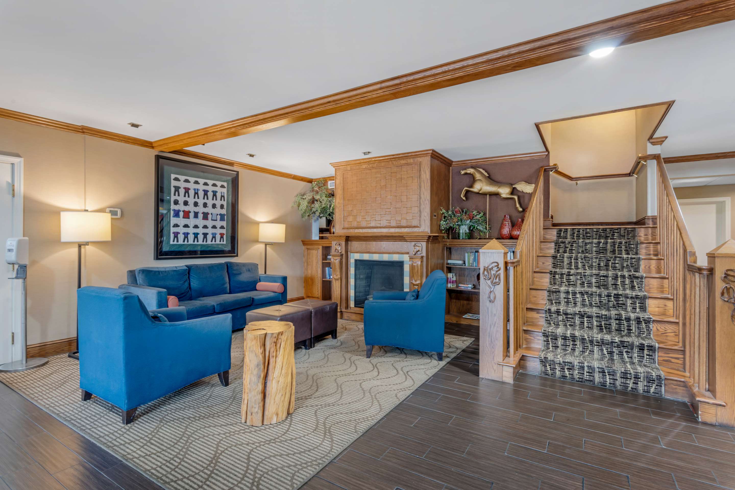 Hotel lobby | Comfort Inn & Suites Dover