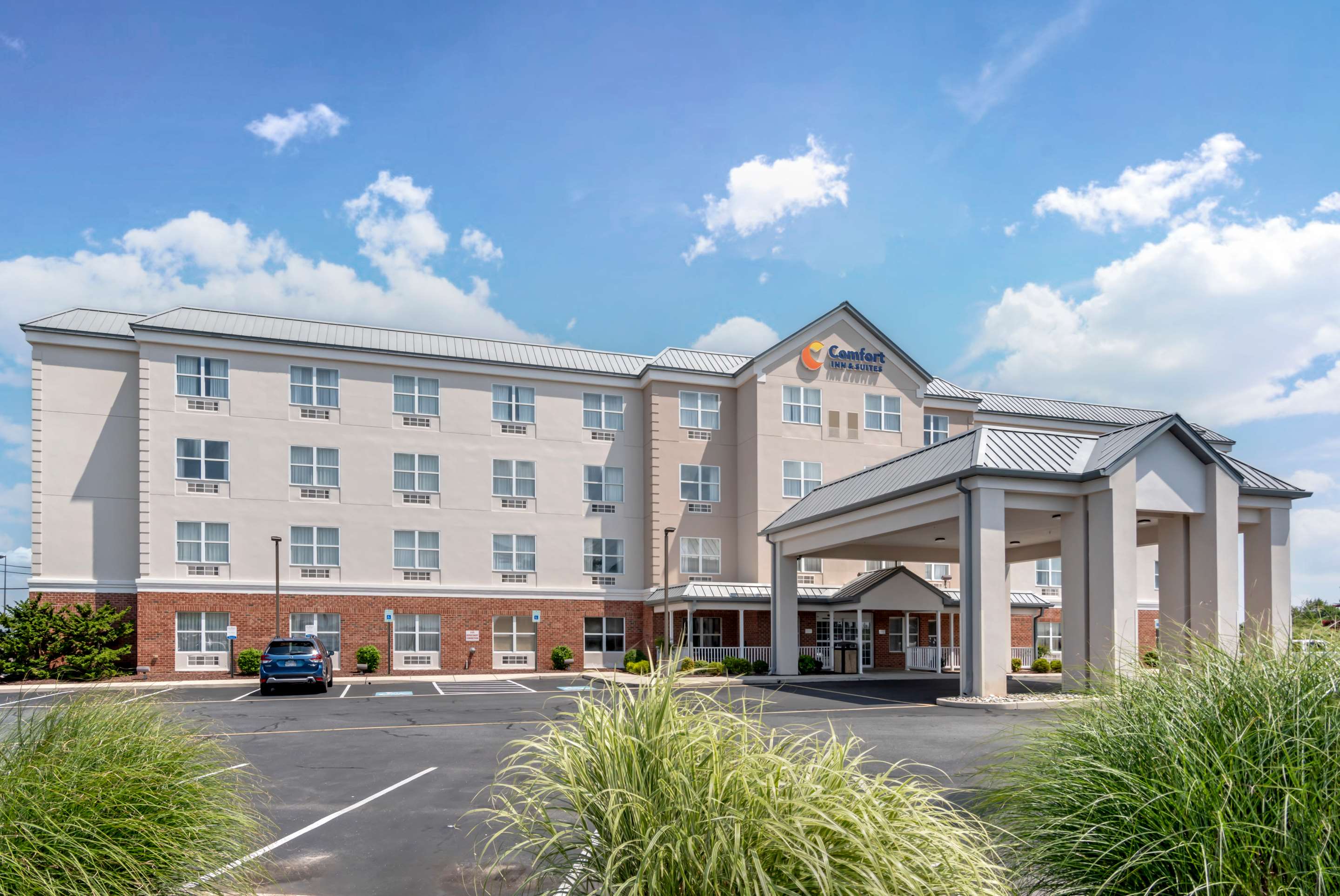 Hotel exterior | Comfort Inn & Suites Dover