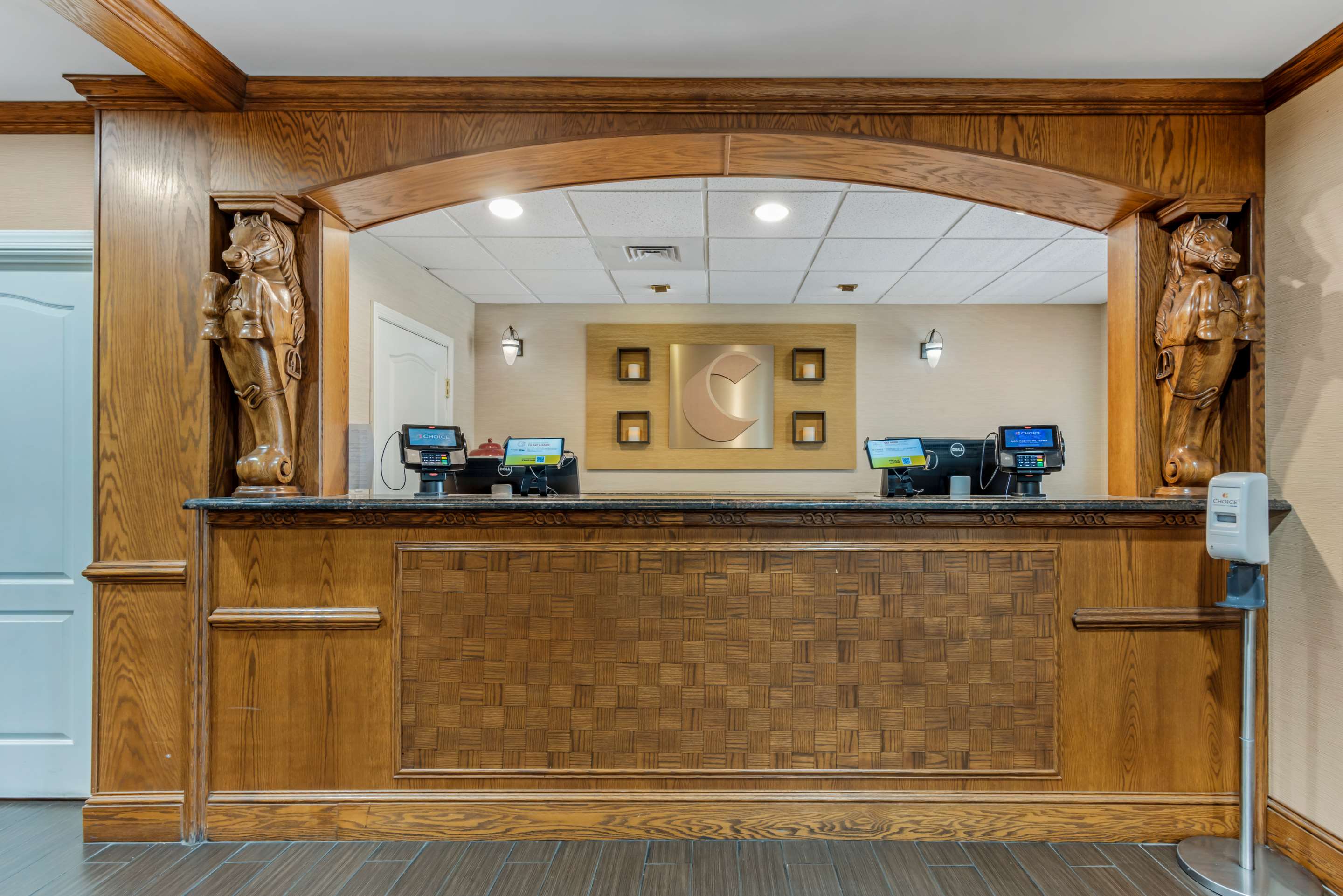 Front desk | Comfort Inn & Suites Dover