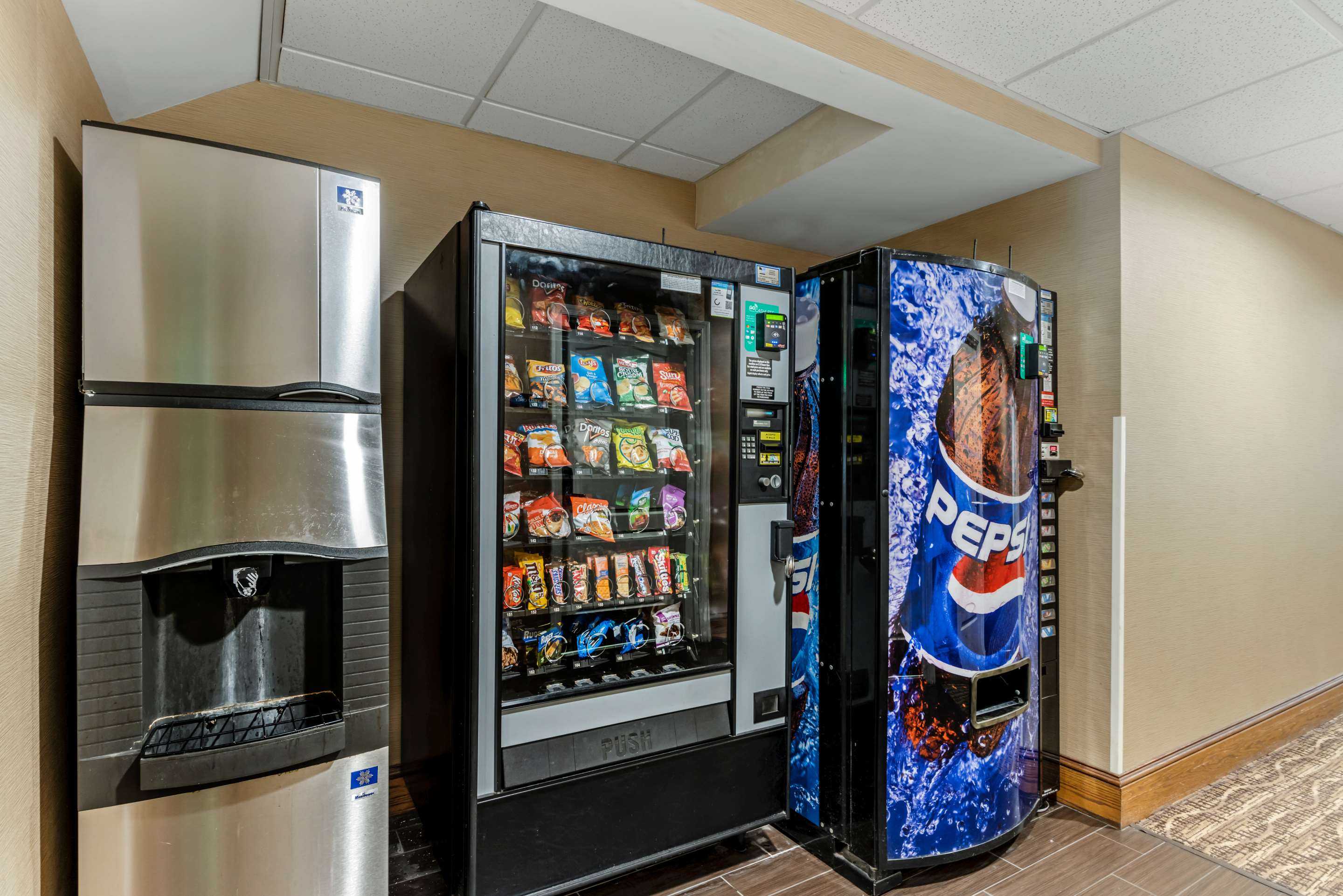 Hotel vending area | Comfort Inn & Suites Dover