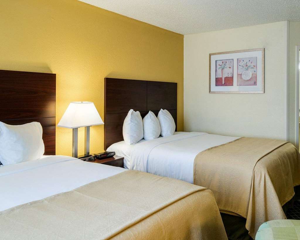 QUALITY INN NEWARK - WILMINGTON-guestroom-Guest Room,On-Site.jpg