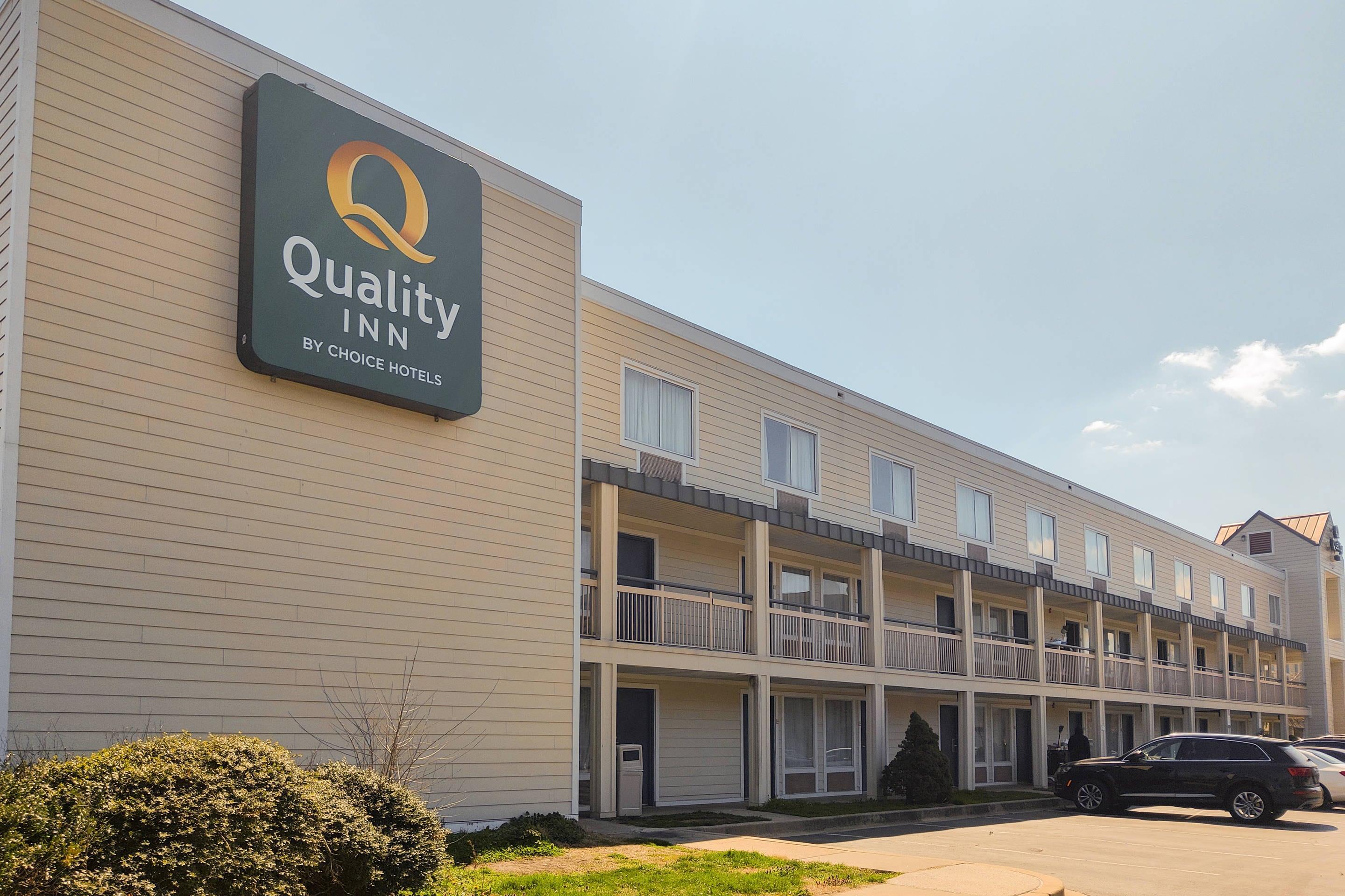 Hotel Entrance | Quality Inn Newark