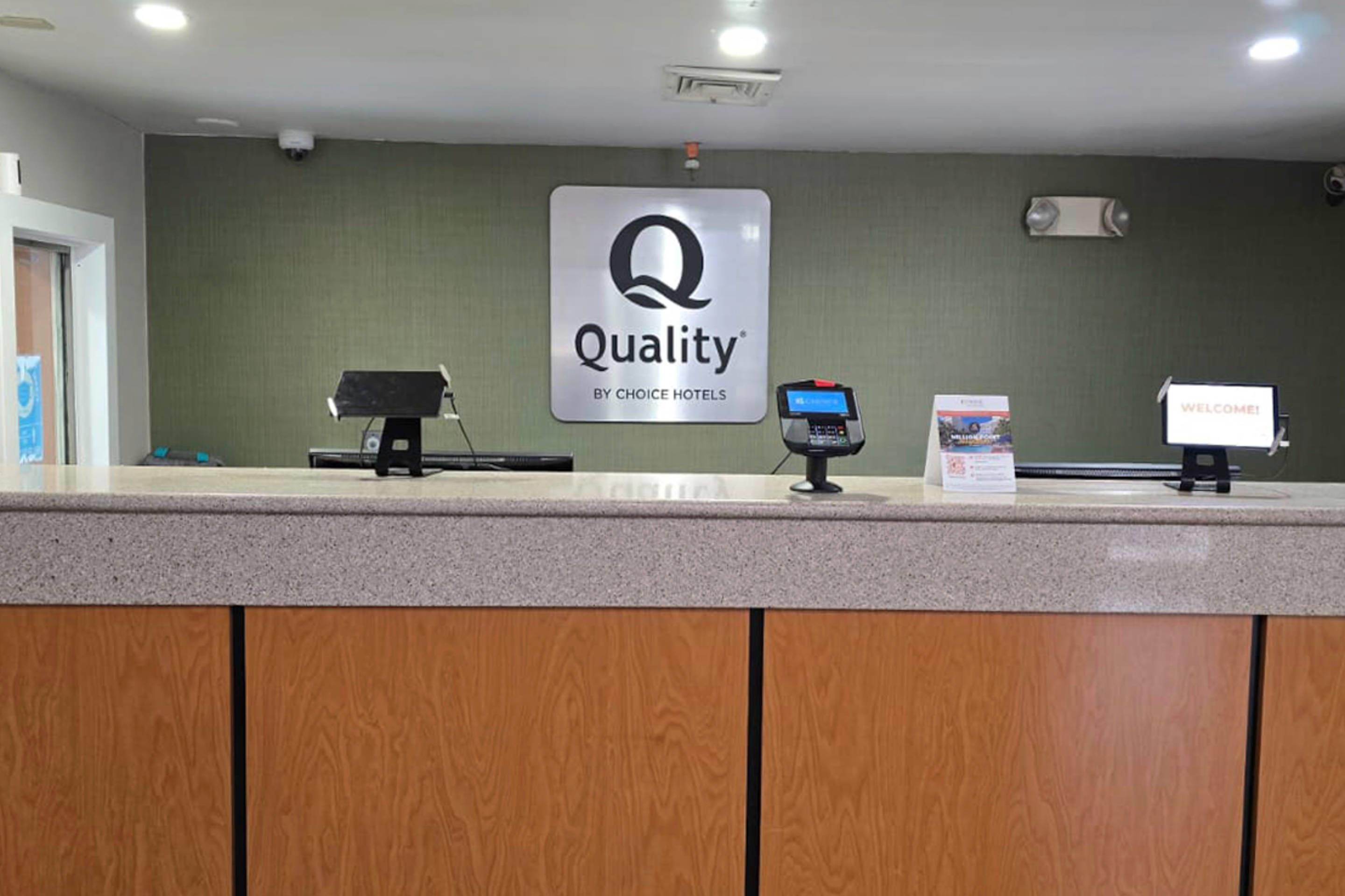 Front desk | Quality Inn Newark