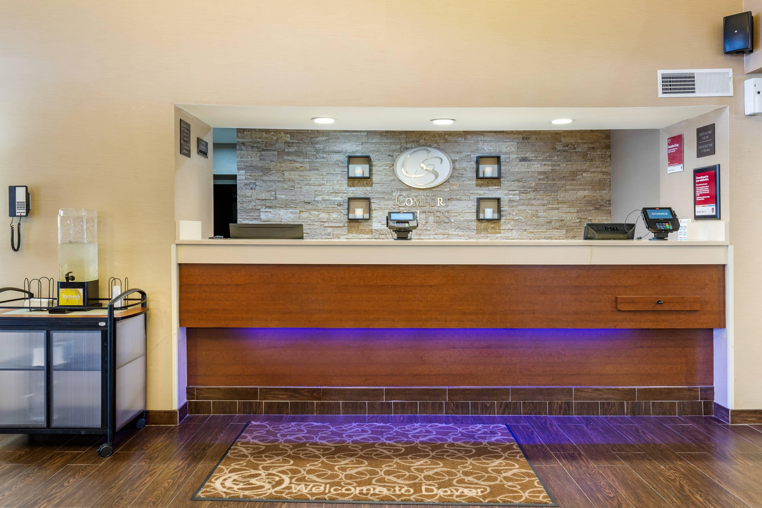 Front desk | Comfort Suites Dover