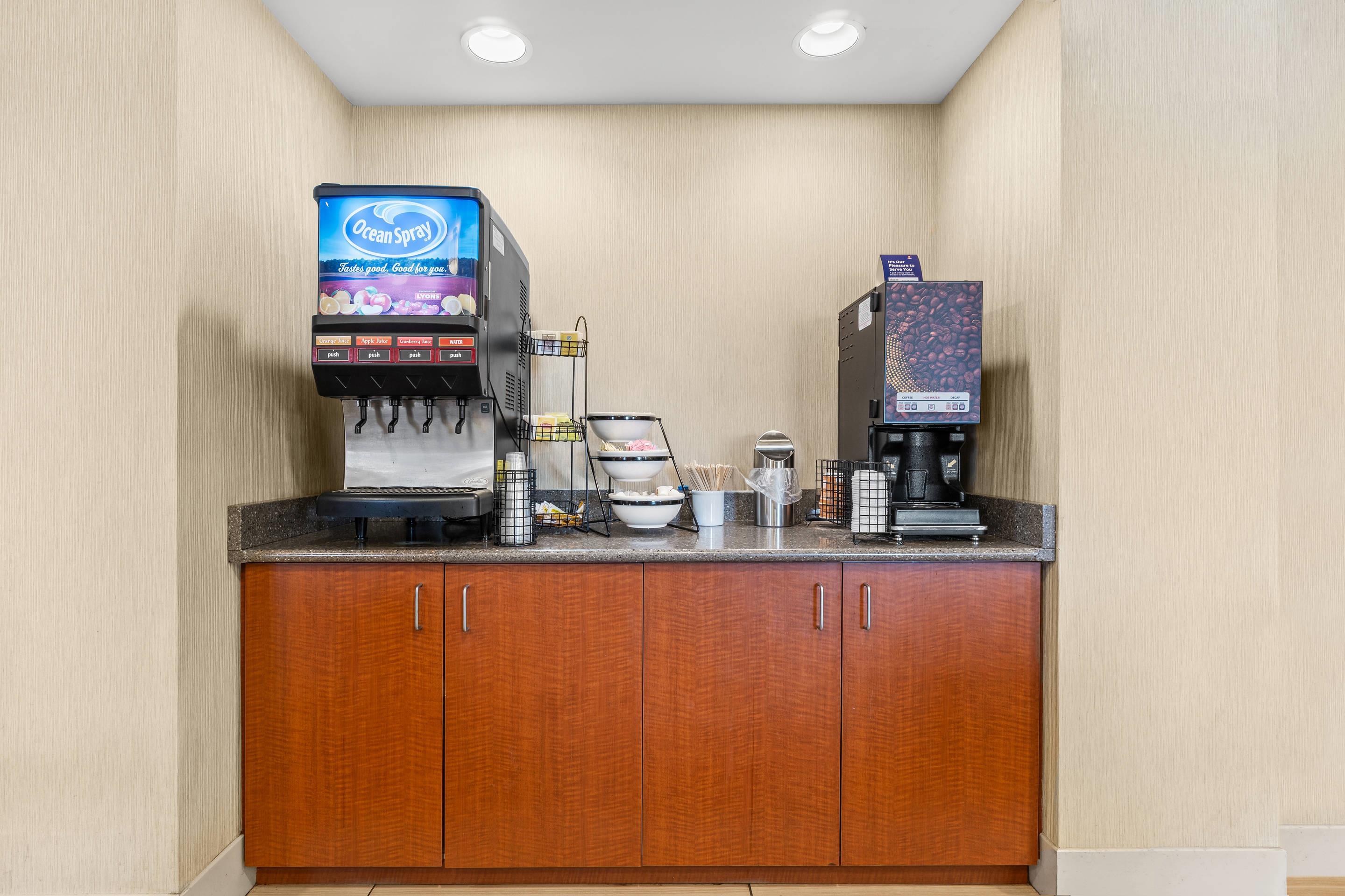 Breakfast area | Comfort Inn Rehoboth Beach