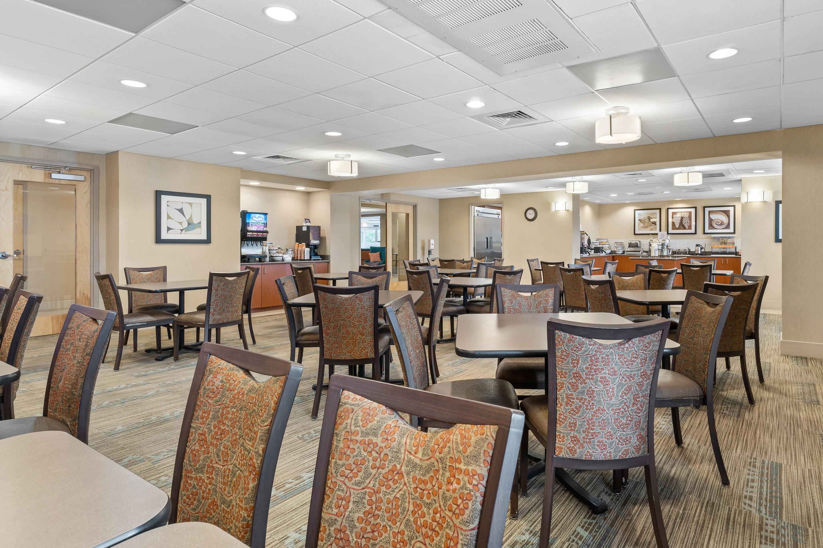 Enjoy breakfast in this seating area | Comfort Inn Rehoboth Beach