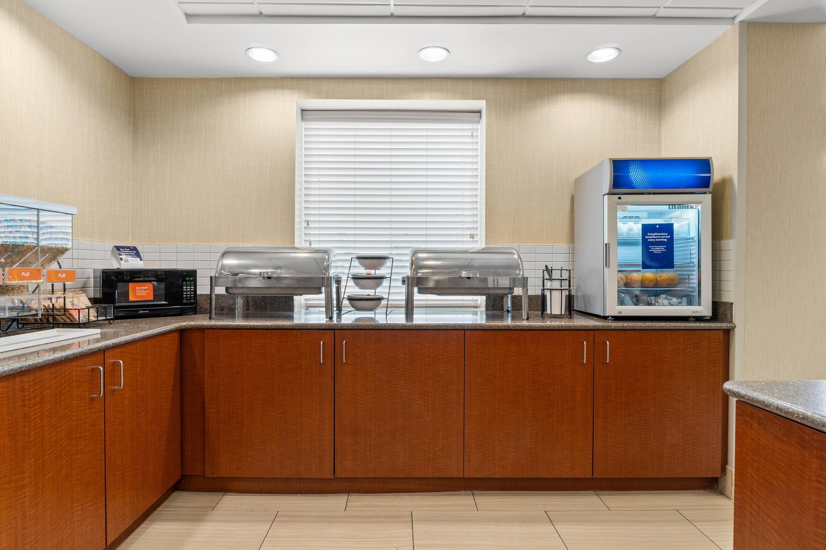 Breakfast area | Comfort Inn Rehoboth Beach