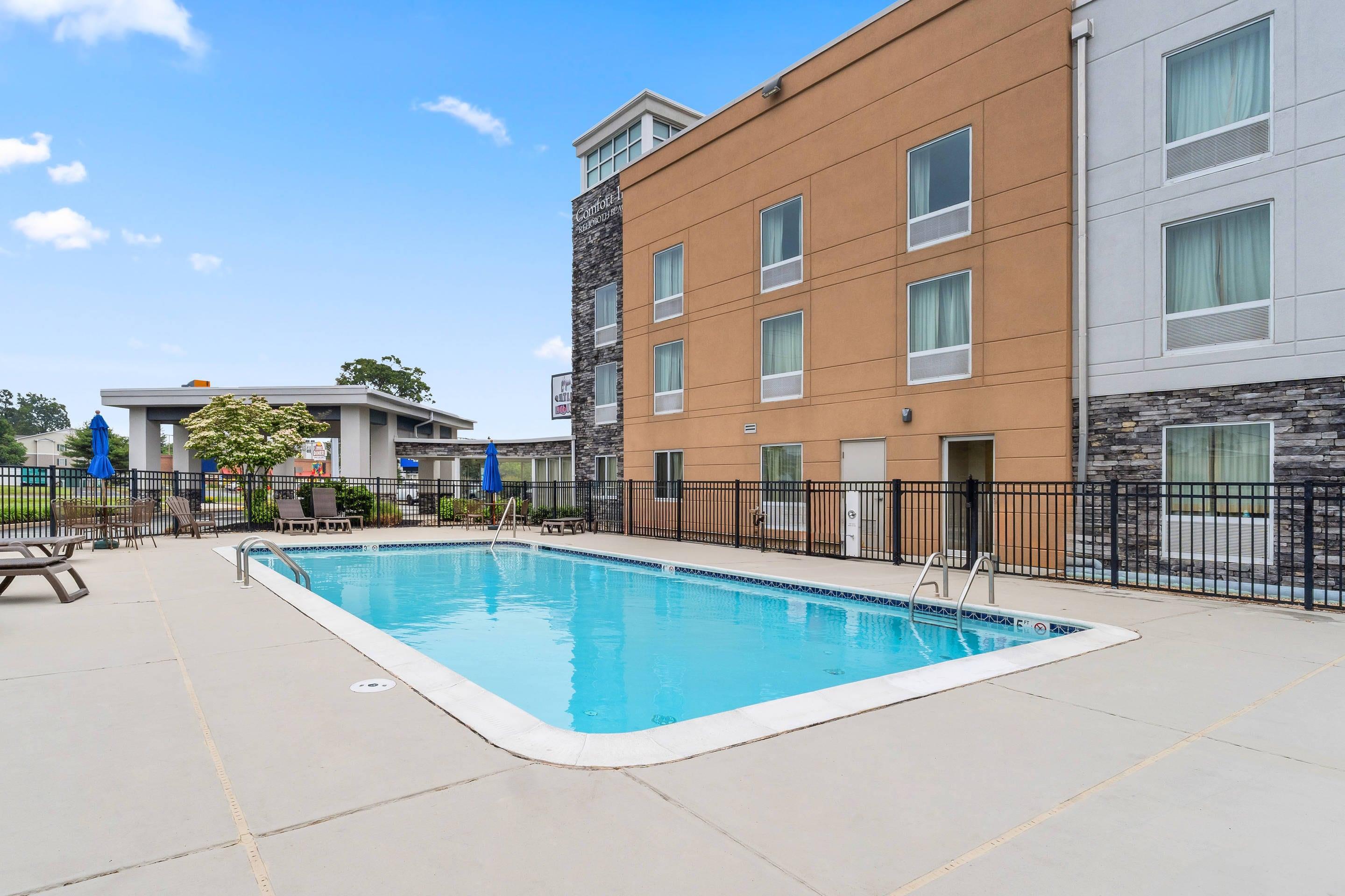 Outdoor pool | Comfort Inn Rehoboth Beach