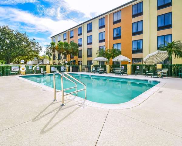 Pool - Comfort Suites Southeast Tampa - I-75, Exit 257